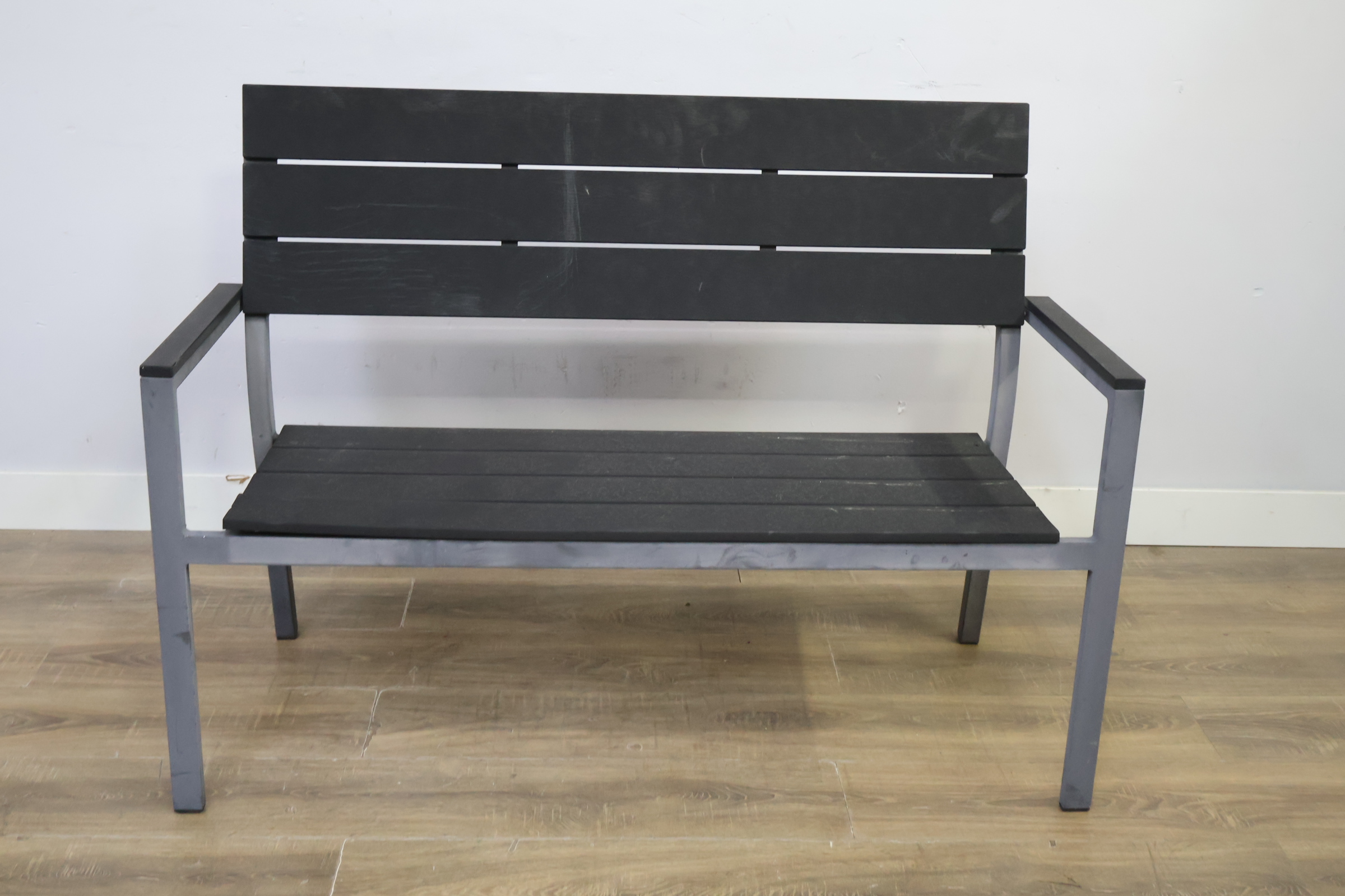 Tuinbank met metalen frame – foto 12 – kavel bij GSD Auctions, Zoeterwoude