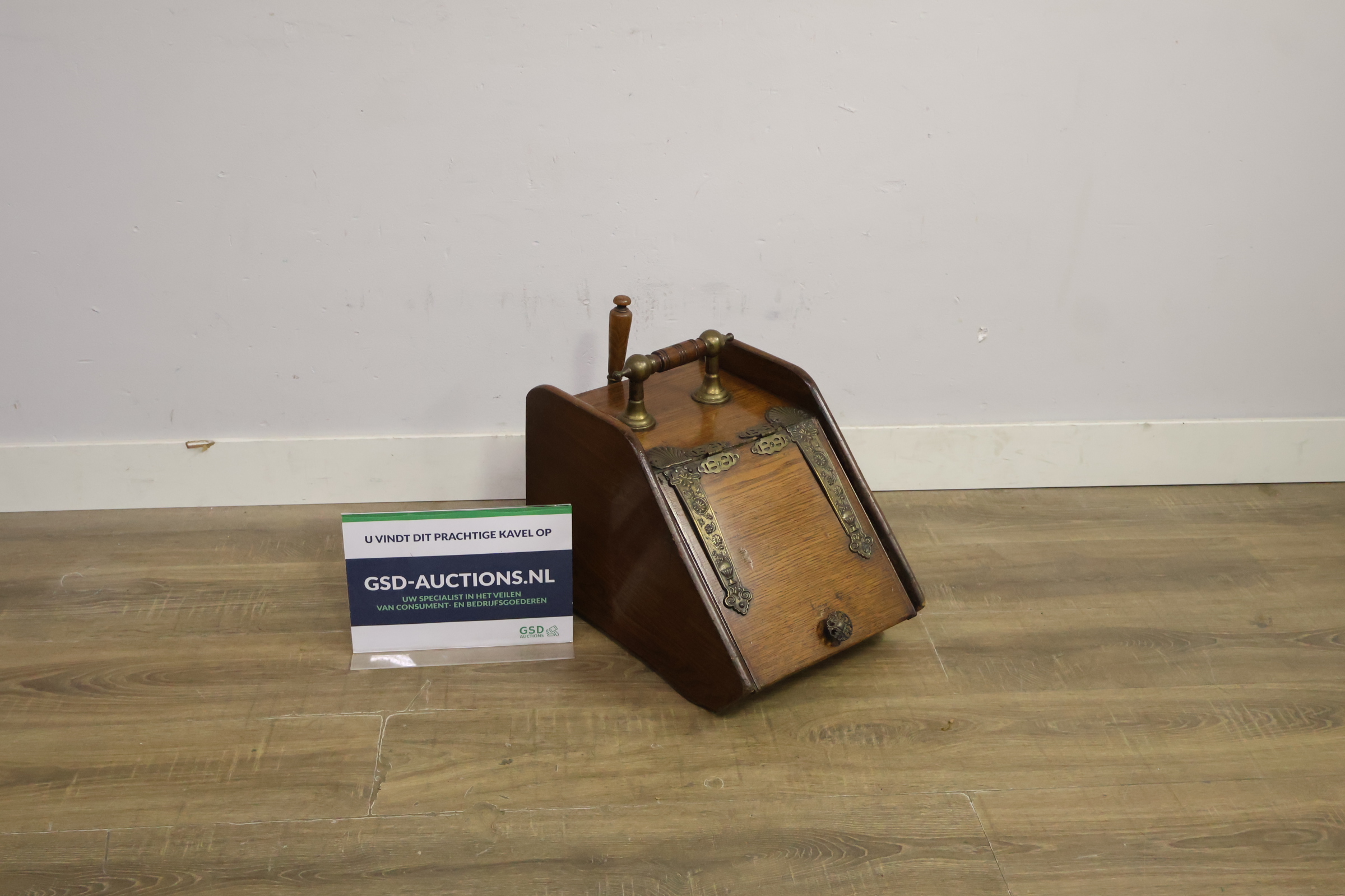 Antieke houten kolenbak – foto 2 – kavel bij GSD Auctions, Zoeterwoude
