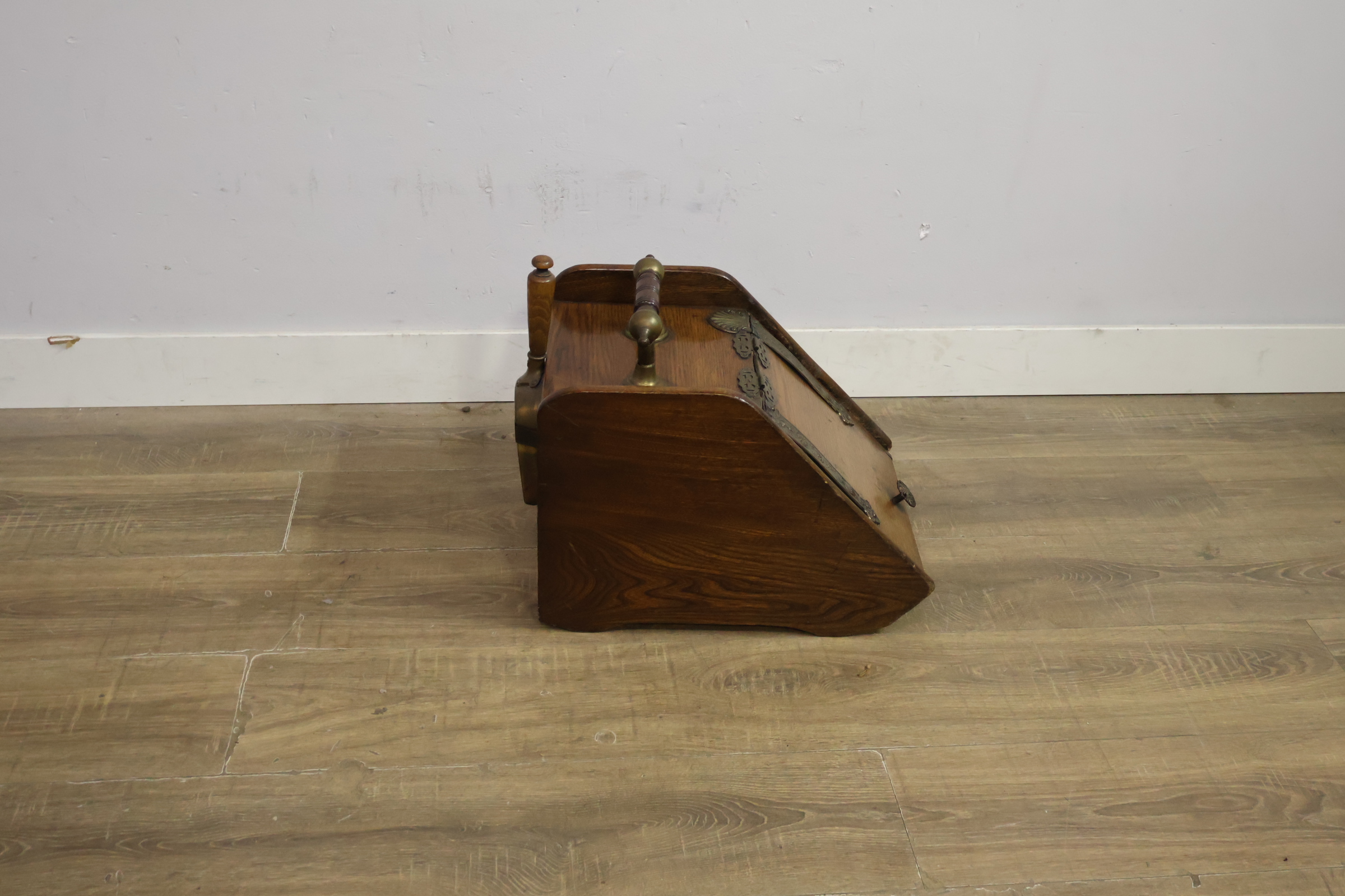 Antieke houten kolenbak – foto 3 – kavel bij GSD Auctions, Zoeterwoude