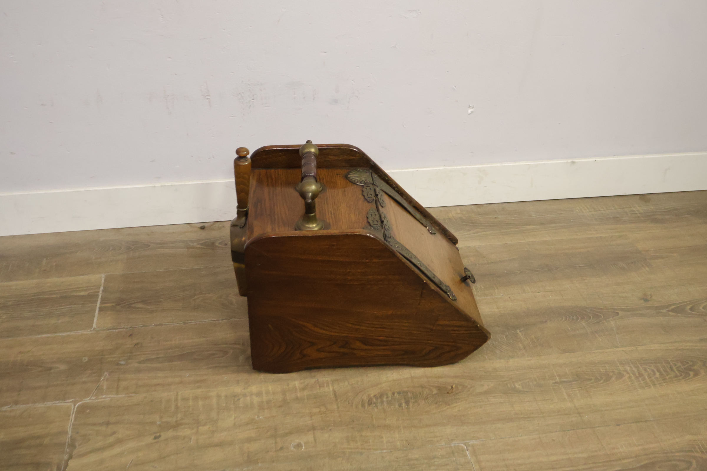 Antieke houten kolenbak – foto 4 – kavel bij GSD Auctions, Zoeterwoude