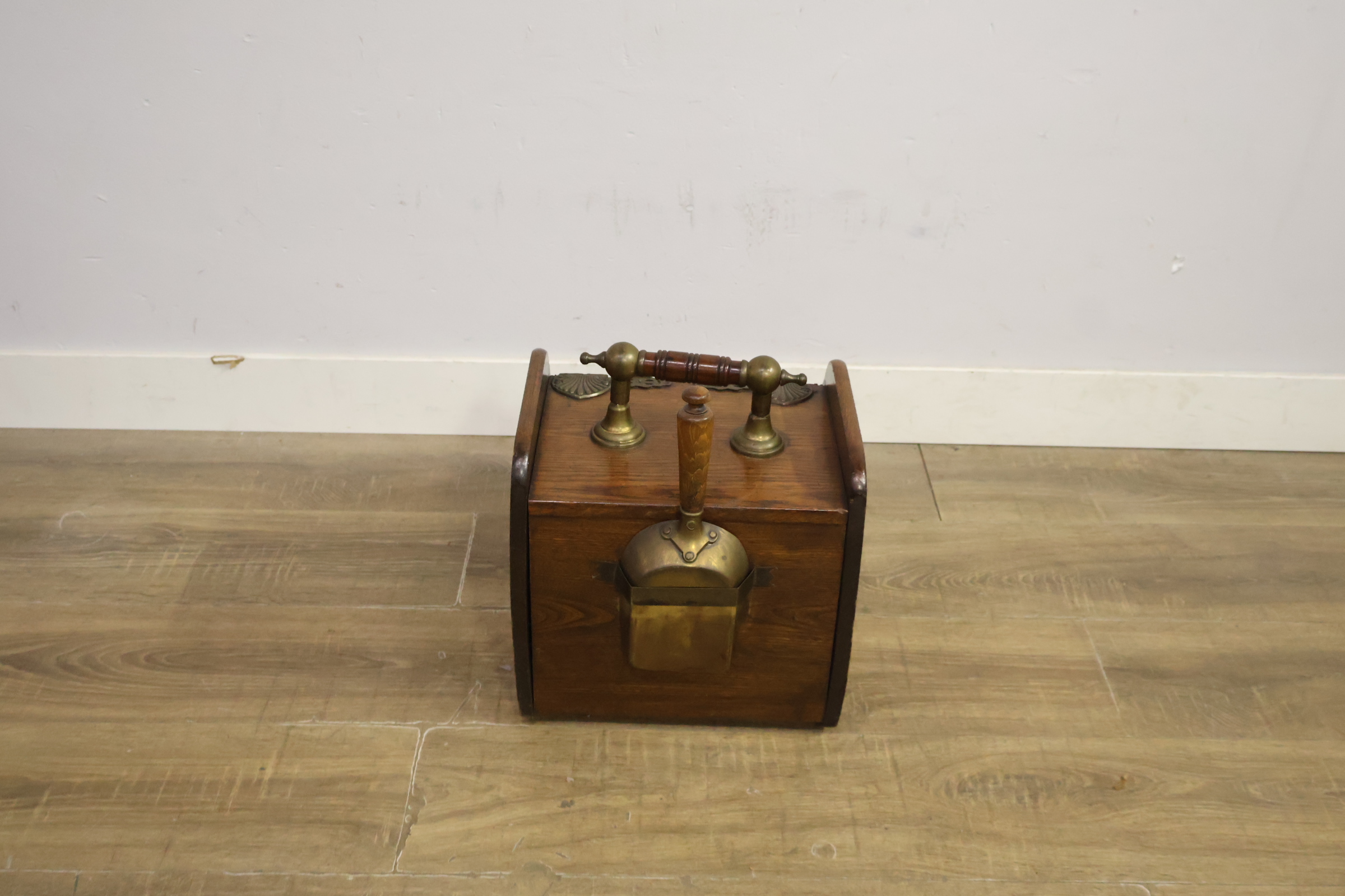 Antieke houten kolenbak – foto 6 – kavel bij GSD Auctions, Zoeterwoude