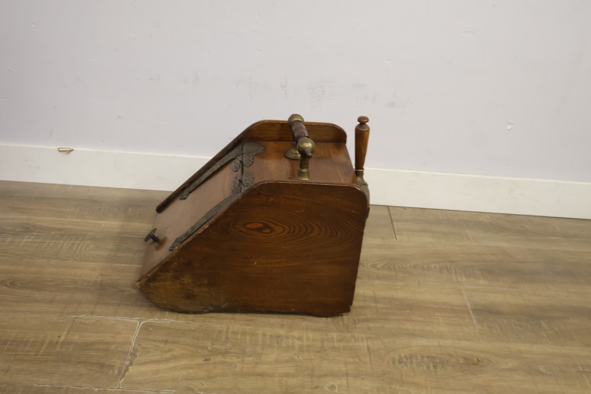 Antieke houten kolenbak – foto 7 – kavel bij GSD Auctions, Zoeterwoude