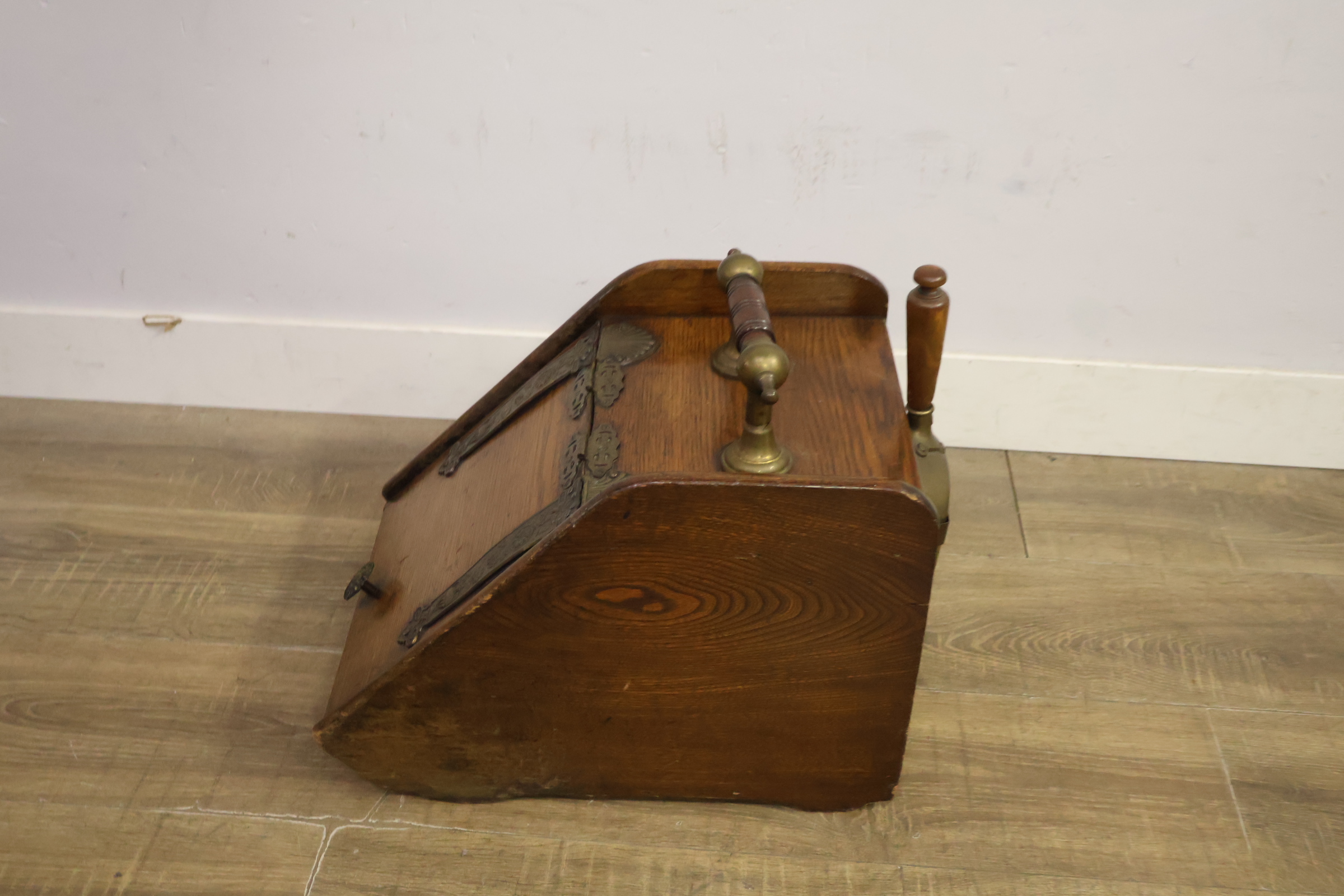 Antieke houten kolenbak – foto 8 – kavel bij GSD Auctions, Zoeterwoude