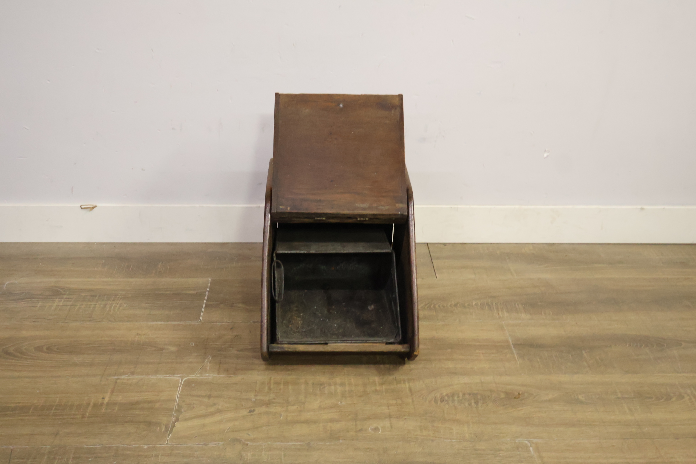 Antieke houten kolenbak – foto 9 – kavel bij GSD Auctions, Zoeterwoude