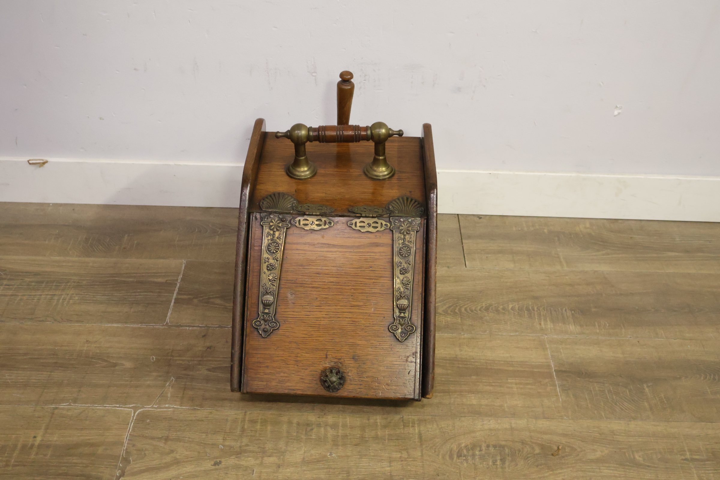 Antieke houten kolenbak – foto 12 – kavel bij GSD Auctions, Zoeterwoude