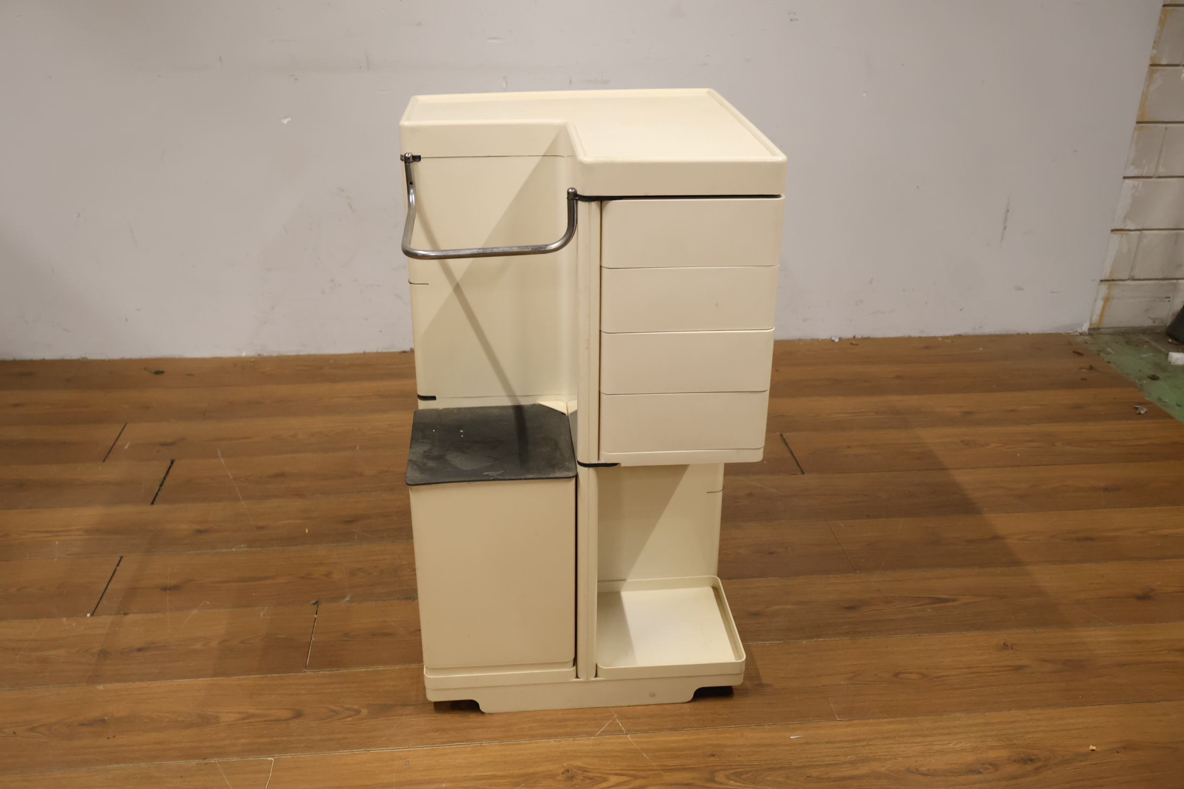 Vintage iGuzzini opbergtrolley – foto 3 – kavel bij GSD Auctions, Zoeterwoude