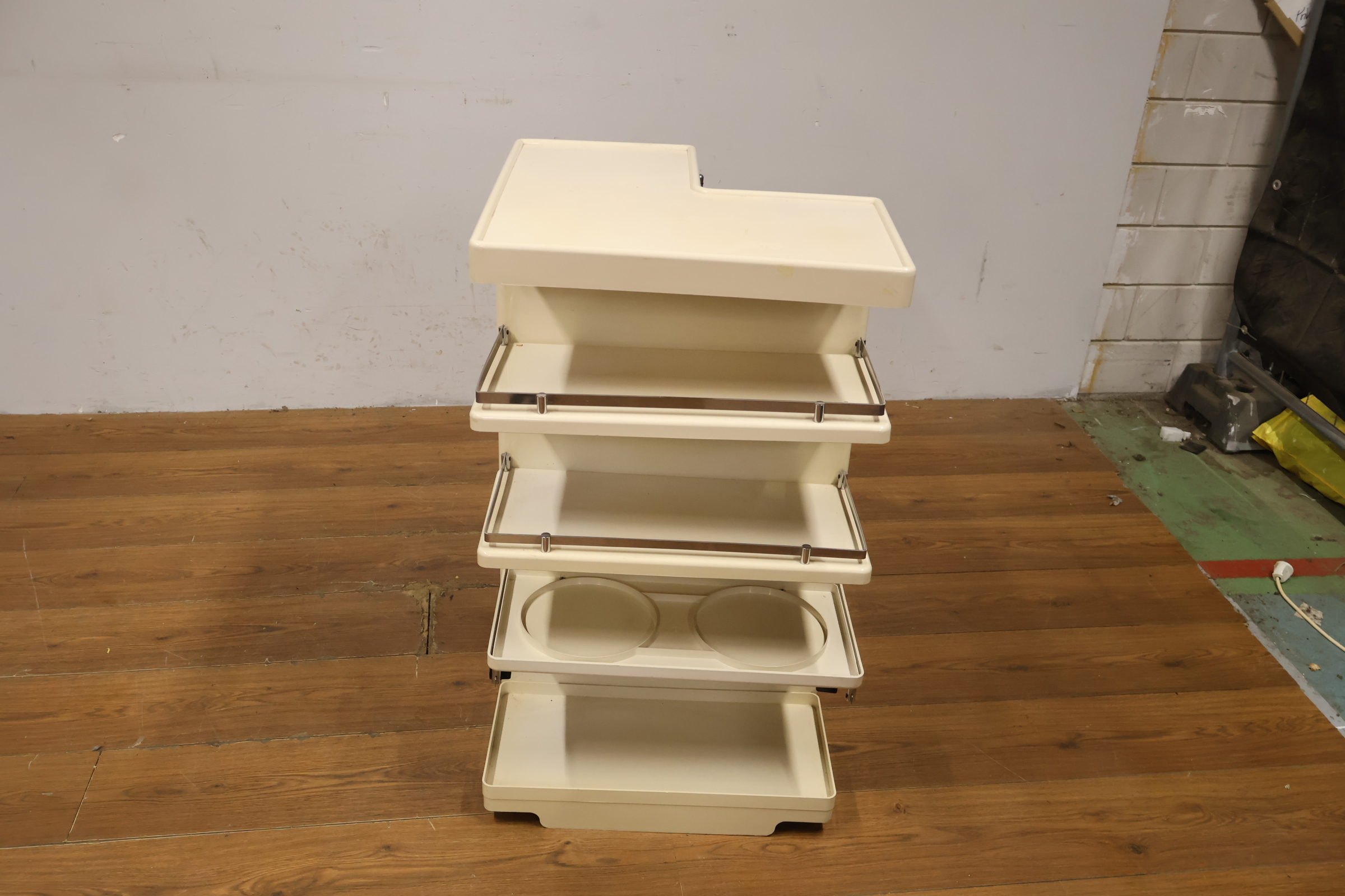 Vintage iGuzzini opbergtrolley – foto 11 – kavel bij GSD Auctions, Zoeterwoude