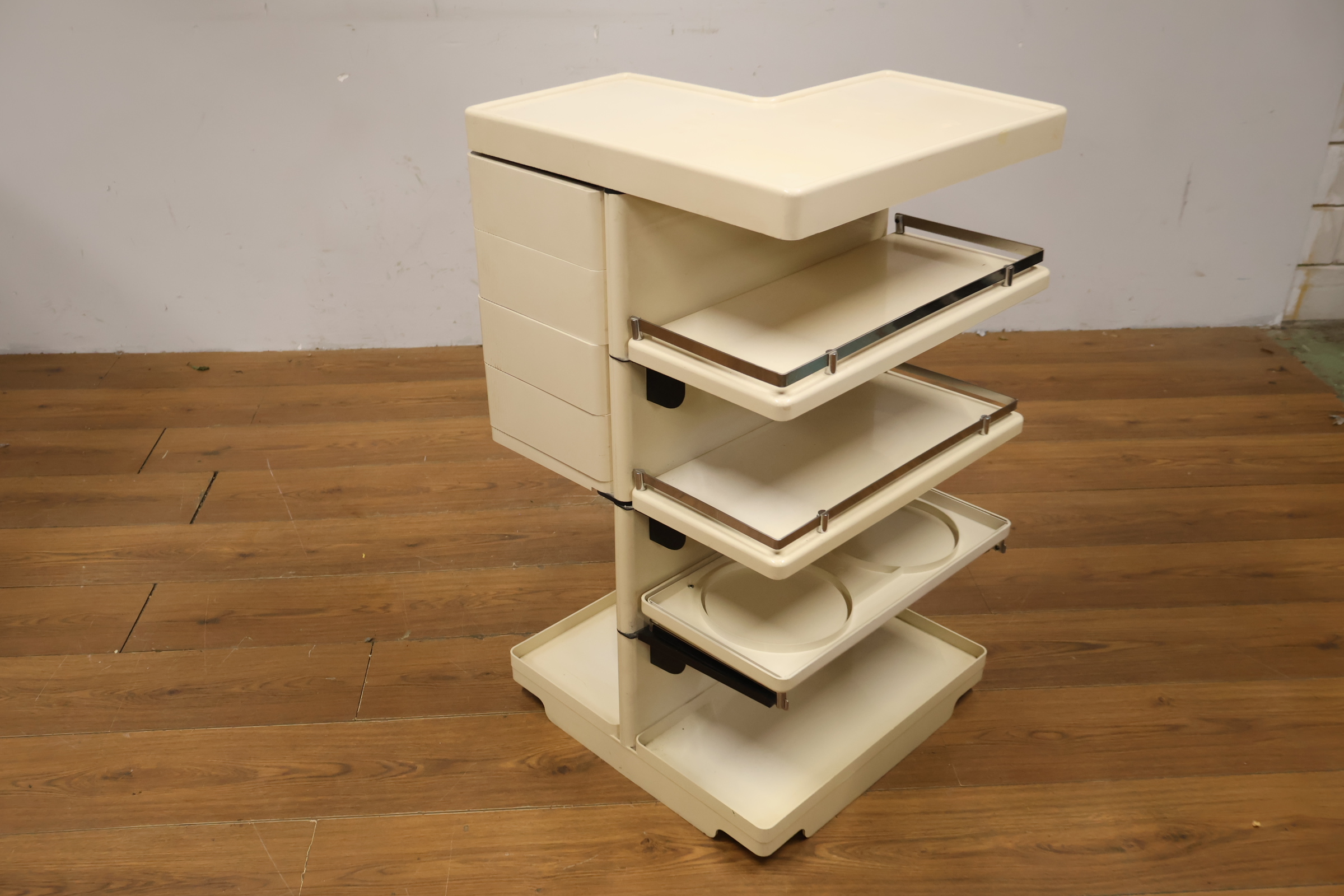 Vintage iGuzzini opbergtrolley – foto 13 – kavel bij GSD Auctions, Zoeterwoude