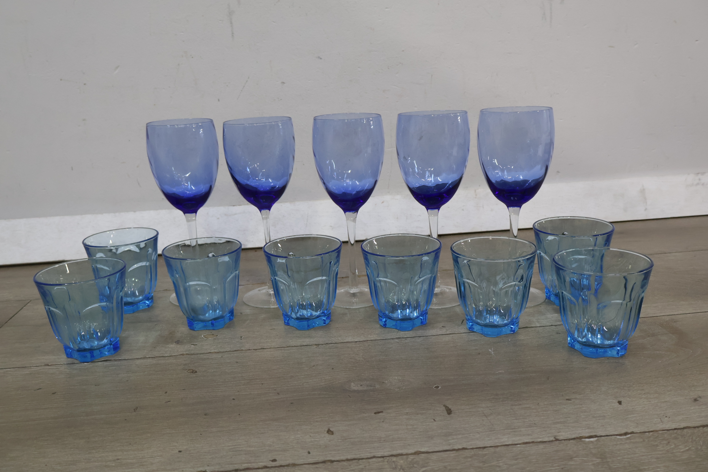 Set blauw glaswerk – foto 3 – kavel bij GSD Auctions, Zoeterwoude