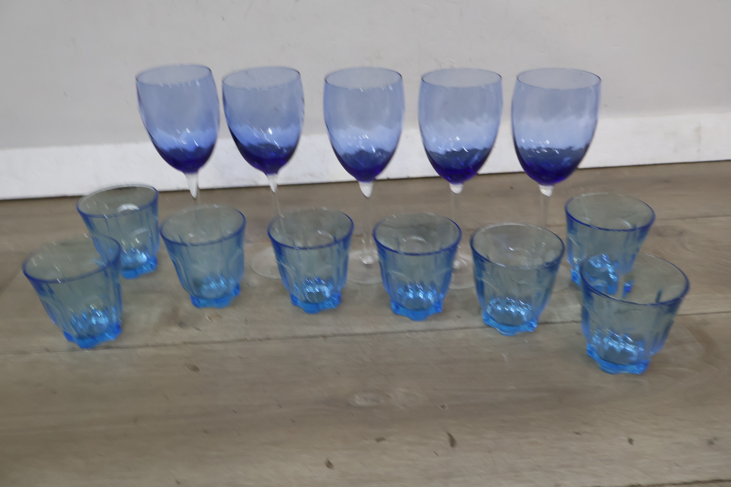 Set blauw glaswerk – foto 4 – kavel bij GSD Auctions, Zoeterwoude