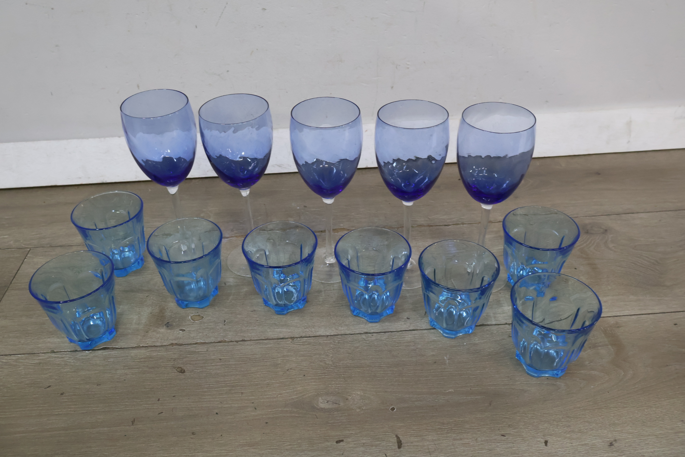 Set blauw glaswerk – foto 5 – kavel bij GSD Auctions, Zoeterwoude