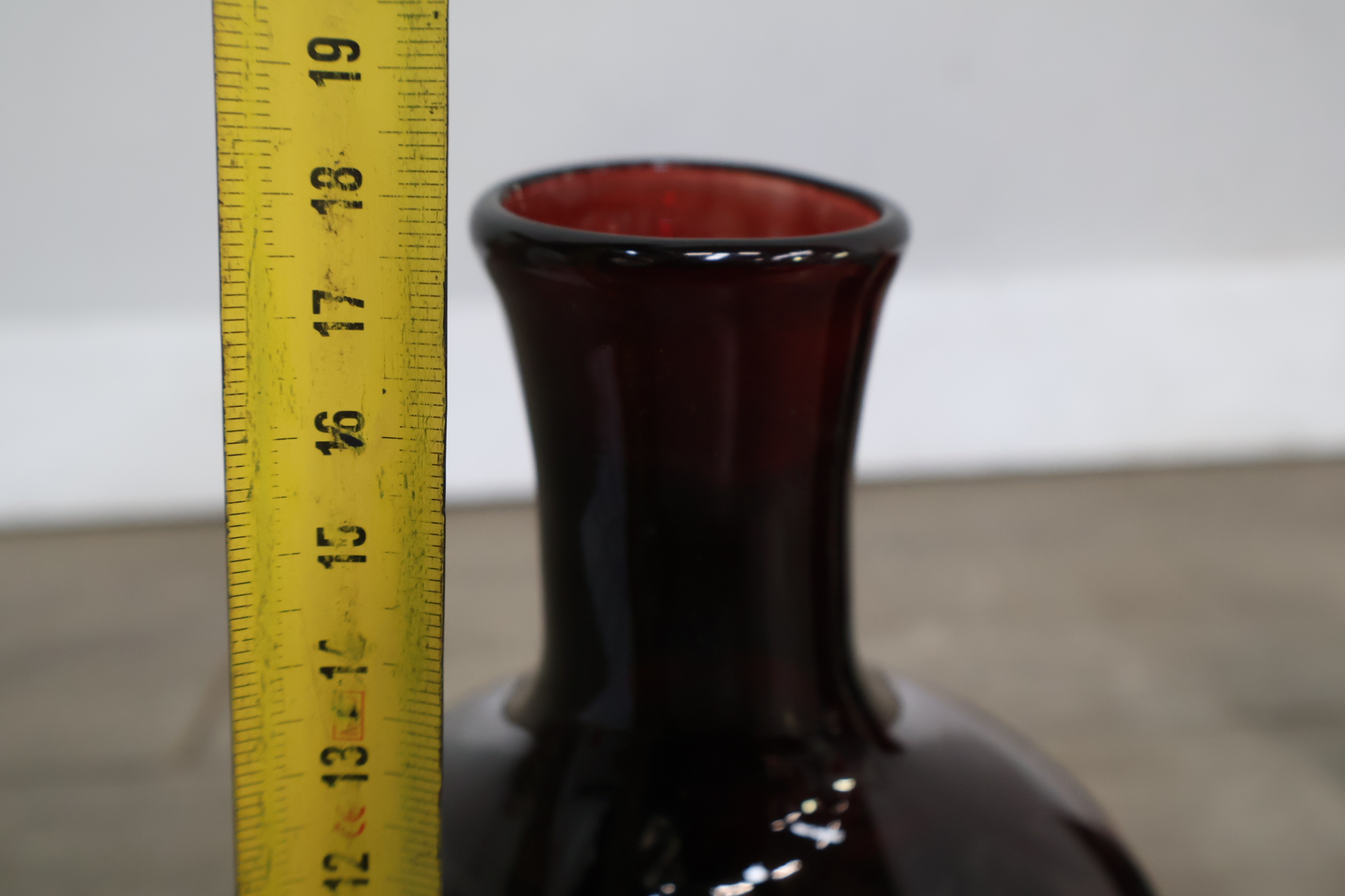 Set van rood kristallen glaswerk met gravures – foto 14 – kavel bij GSD Auctions, Zoeterwoude
