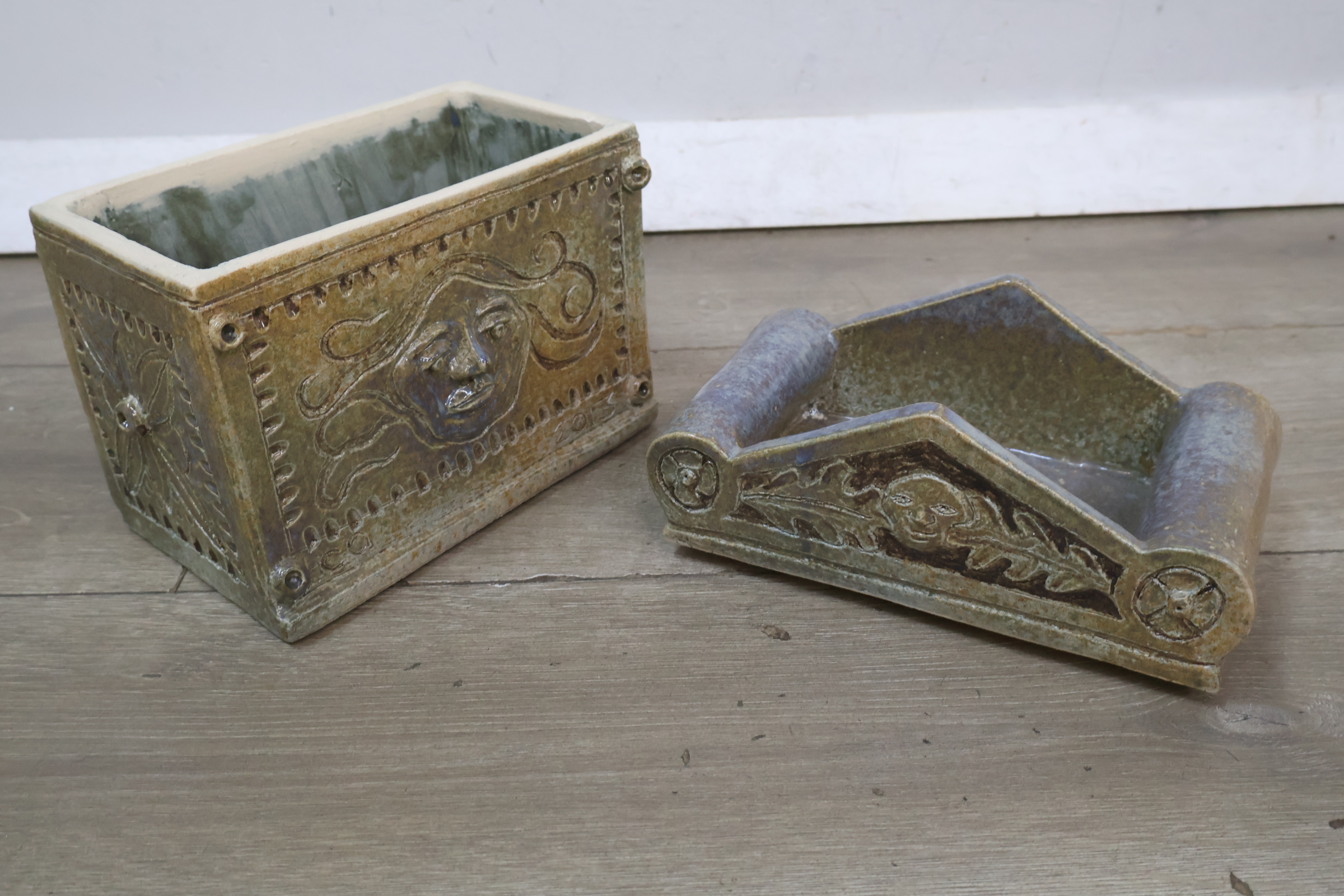 Kleine decoratieve keramieken kist – foto 9 – kavel bij GSD Auctions, Zoeterwoude