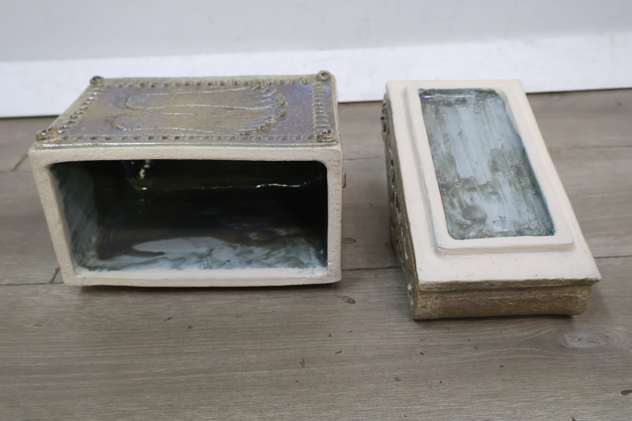 Kleine decoratieve keramieken kist – foto 10 – kavel bij GSD Auctions, Zoeterwoude