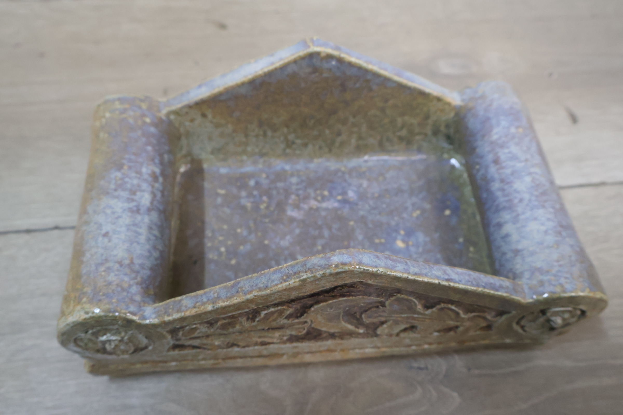 Kleine decoratieve keramieken kist – foto 12 – kavel bij GSD Auctions, Zoeterwoude