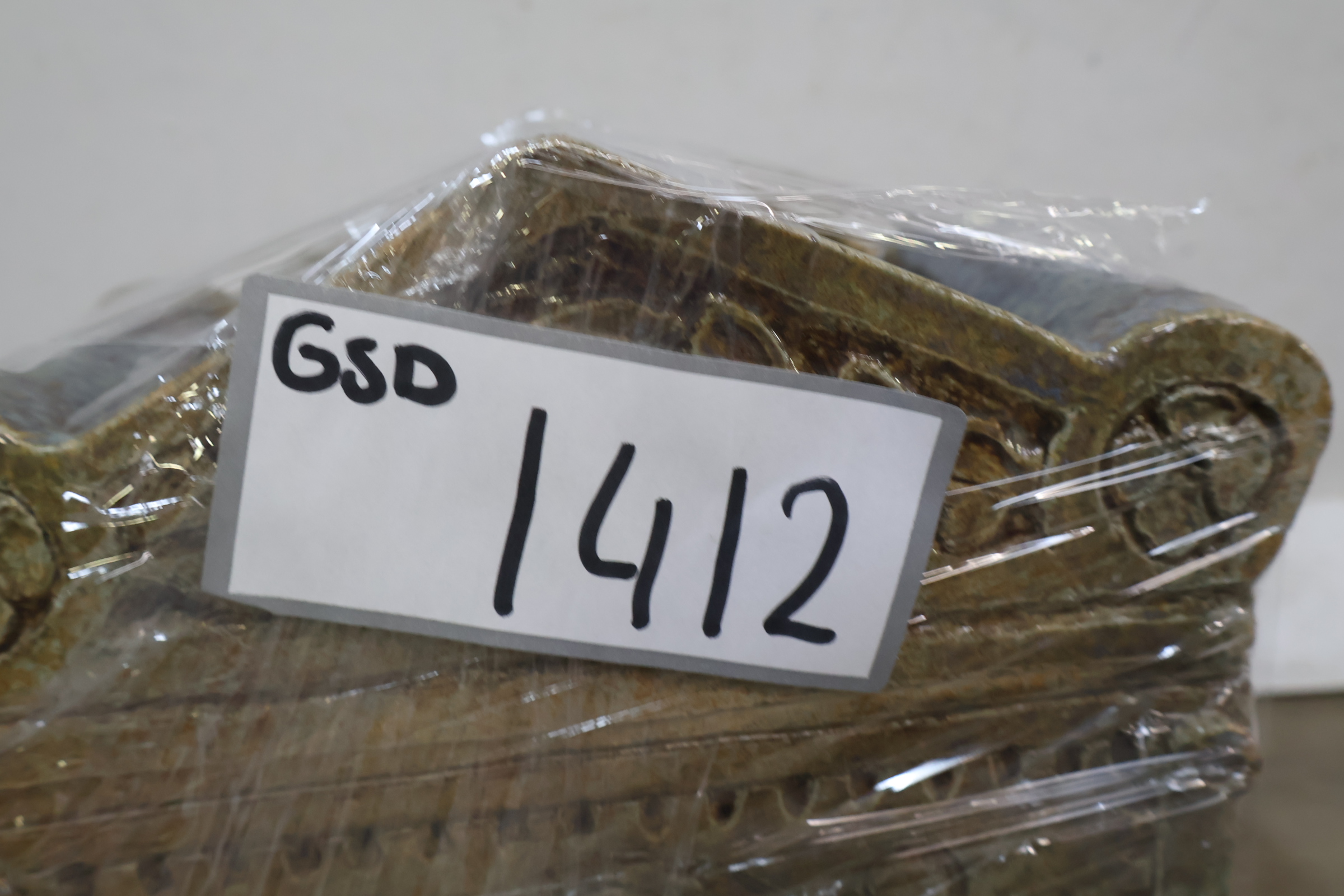 Kleine decoratieve keramieken kist – foto 15 – kavel bij GSD Auctions, Zoeterwoude