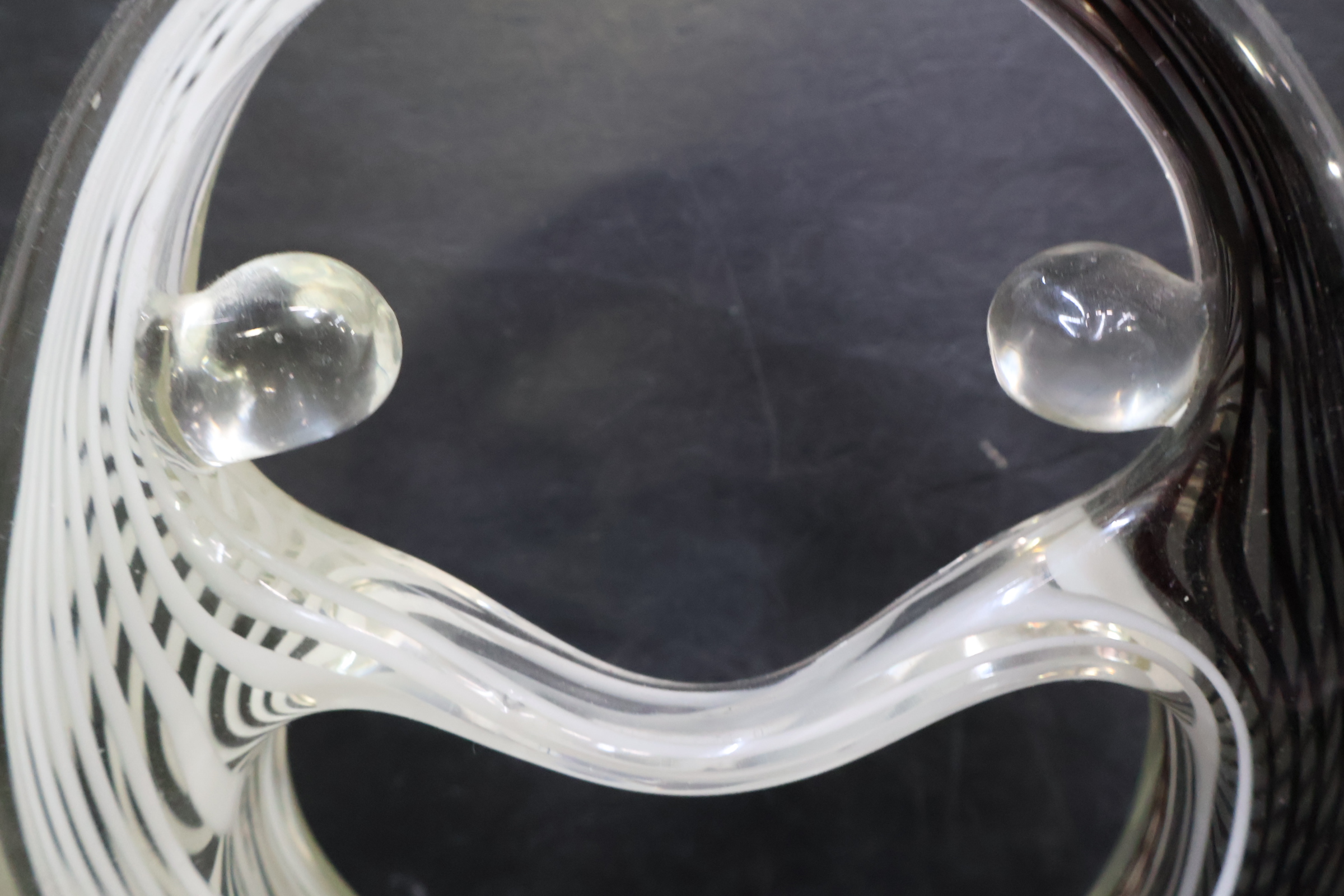 Design glazen sculptuur op zwart voetstuk – foto 7 – kavel bij GSD Auctions, Zoeterwoude