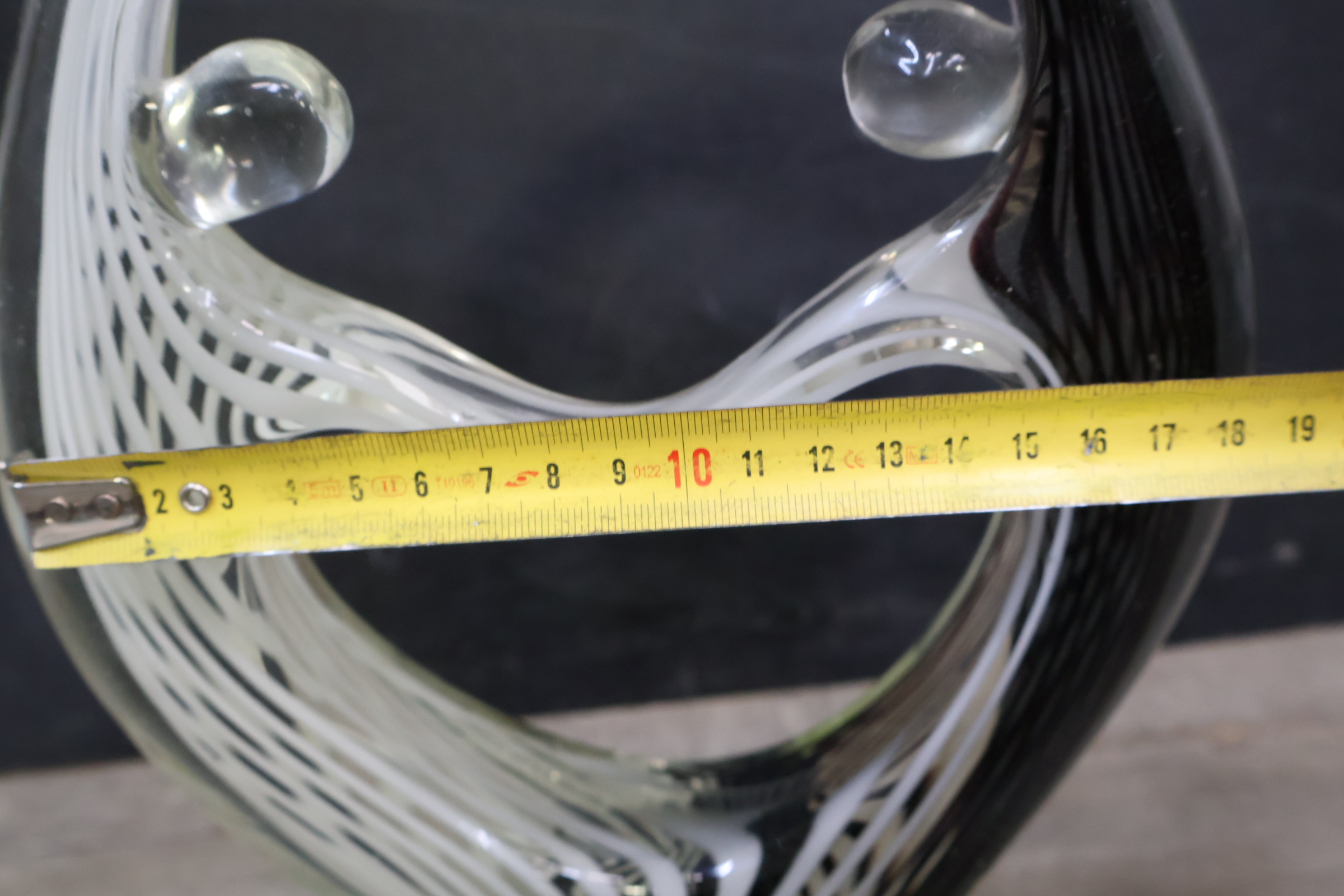 Design glazen sculptuur op zwart voetstuk – foto 19 – kavel bij GSD Auctions, Zoeterwoude
