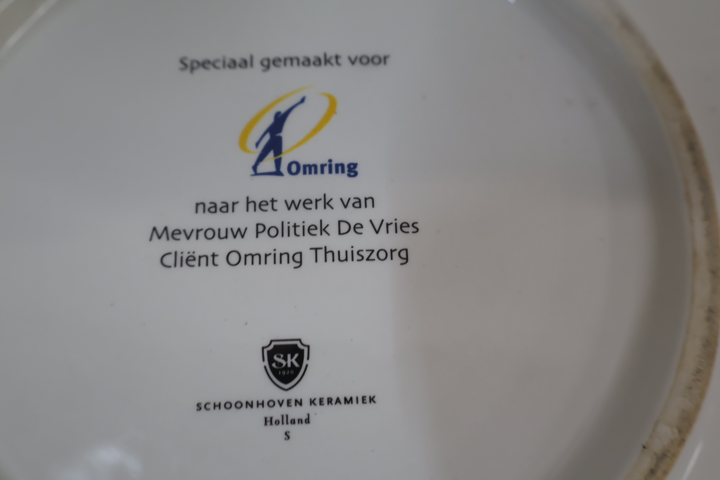 Decoratief bord met abstracte tekeningen – foto 13 – kavel bij GSD Auctions, Zoeterwoude