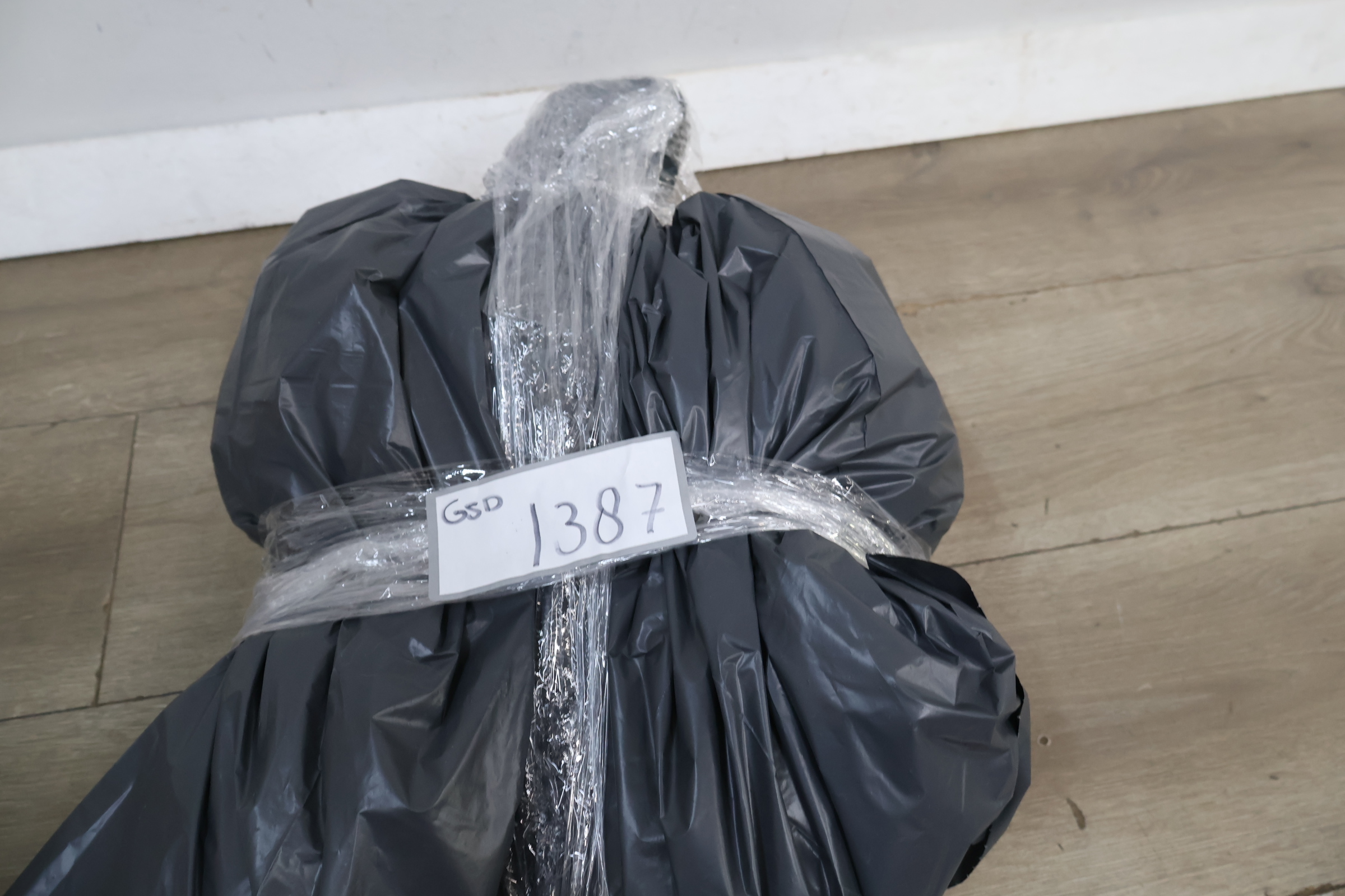 Twee kunstvarens in potten – foto 19 – kavel bij GSD Auctions, Zoeterwoude