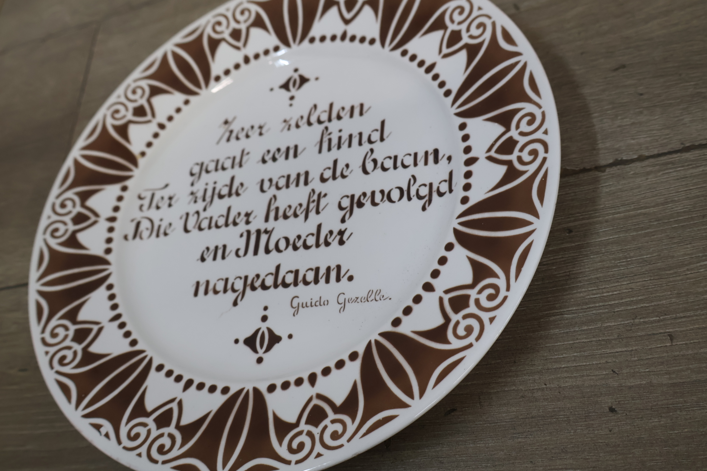 Decoratief bord met spreuk Guido Gezelles – foto 7 – kavel bij GSD Auctions, Zoeterwoude