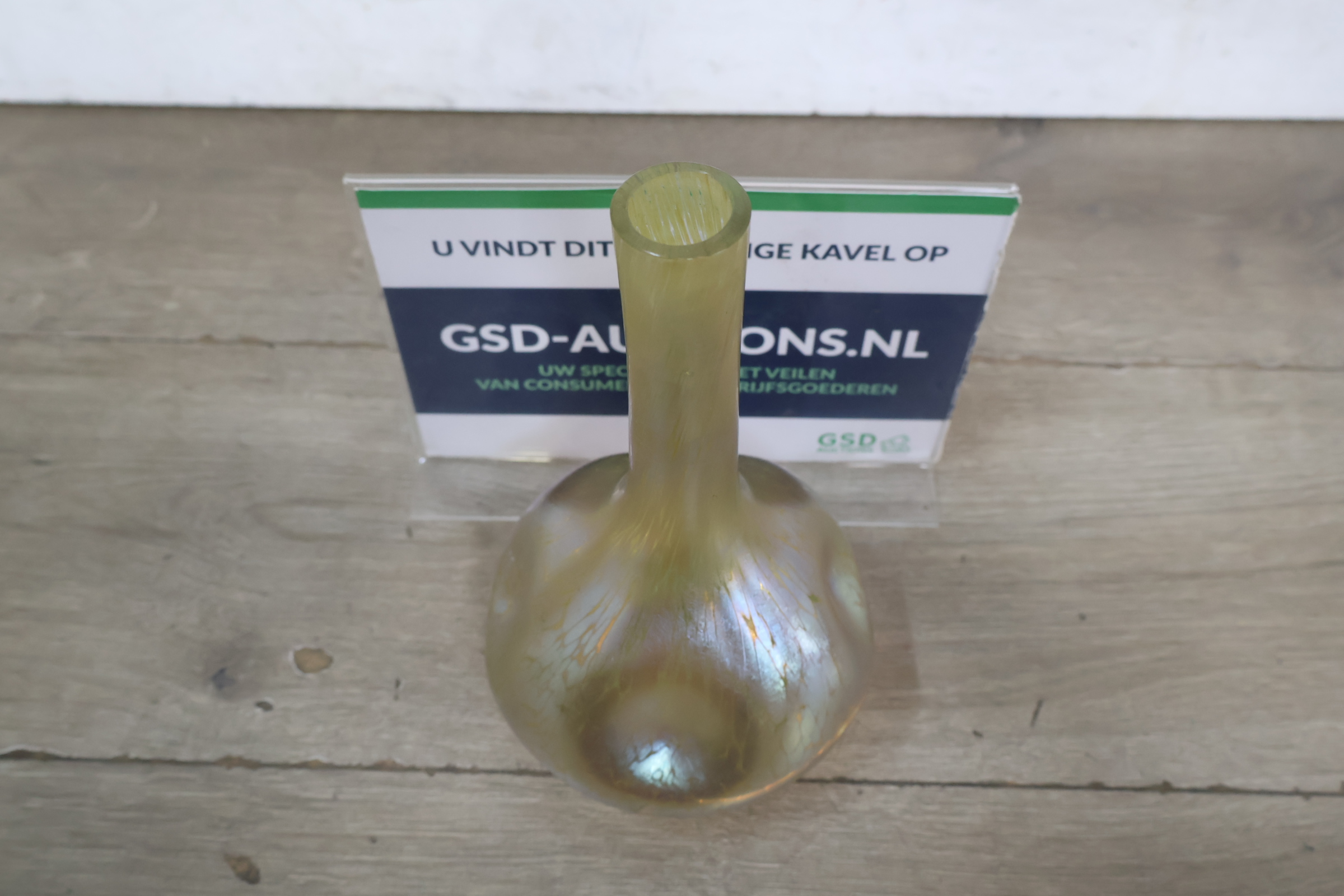 Iriserende decoratieve vaas – foto 2 – kavel bij GSD Auctions, Zoeterwoude