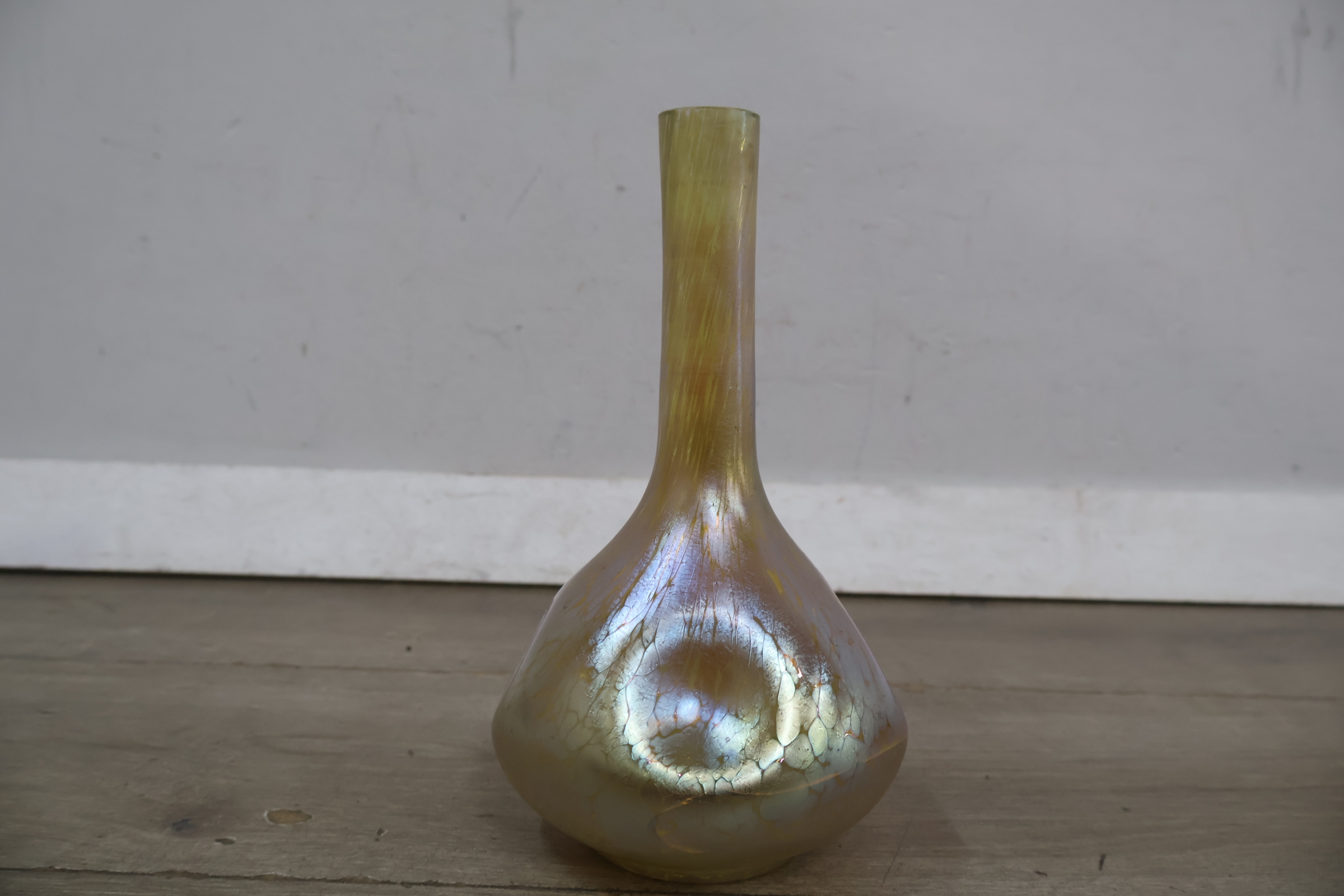 Iriserende decoratieve vaas – foto 3 – kavel bij GSD Auctions, Zoeterwoude