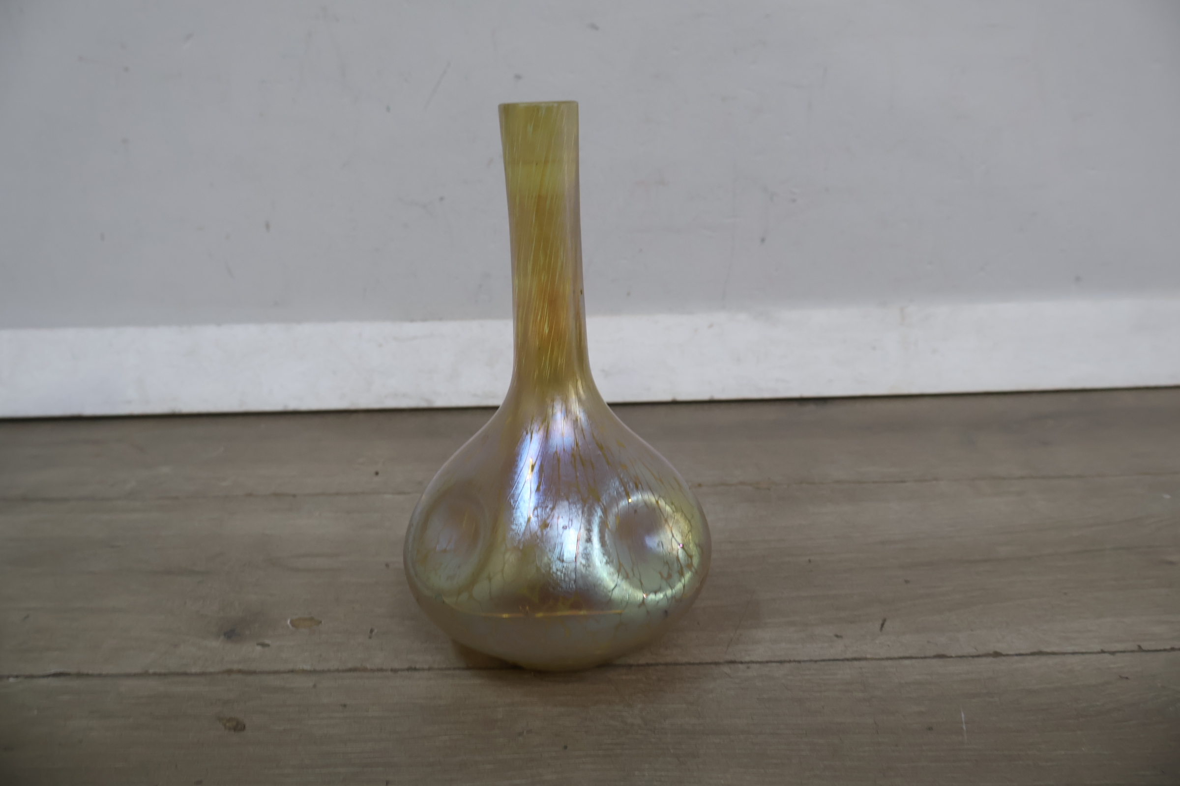Iriserende decoratieve vaas – foto 4 – kavel bij GSD Auctions, Zoeterwoude