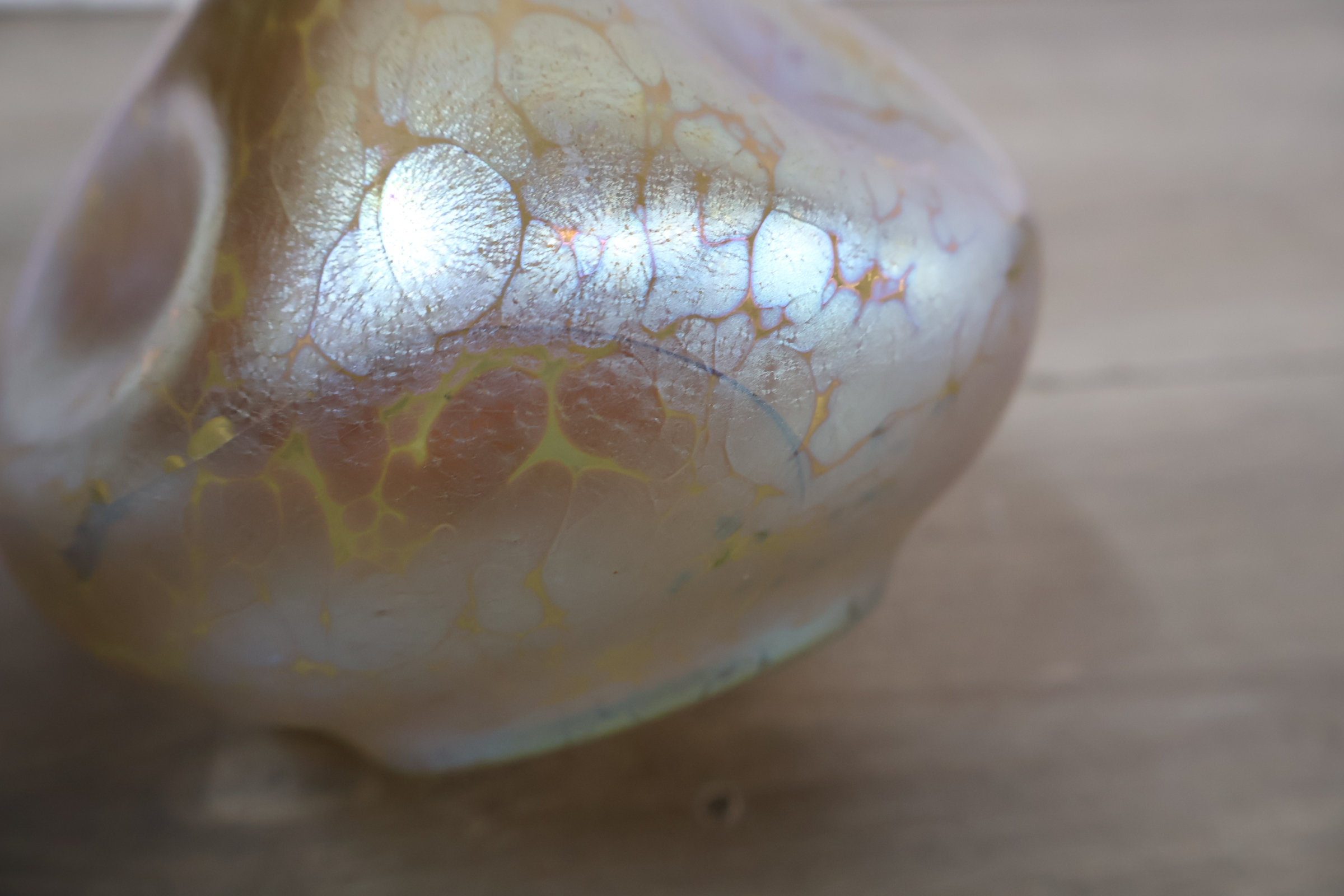 Iriserende decoratieve vaas – foto 8 – kavel bij GSD Auctions, Zoeterwoude