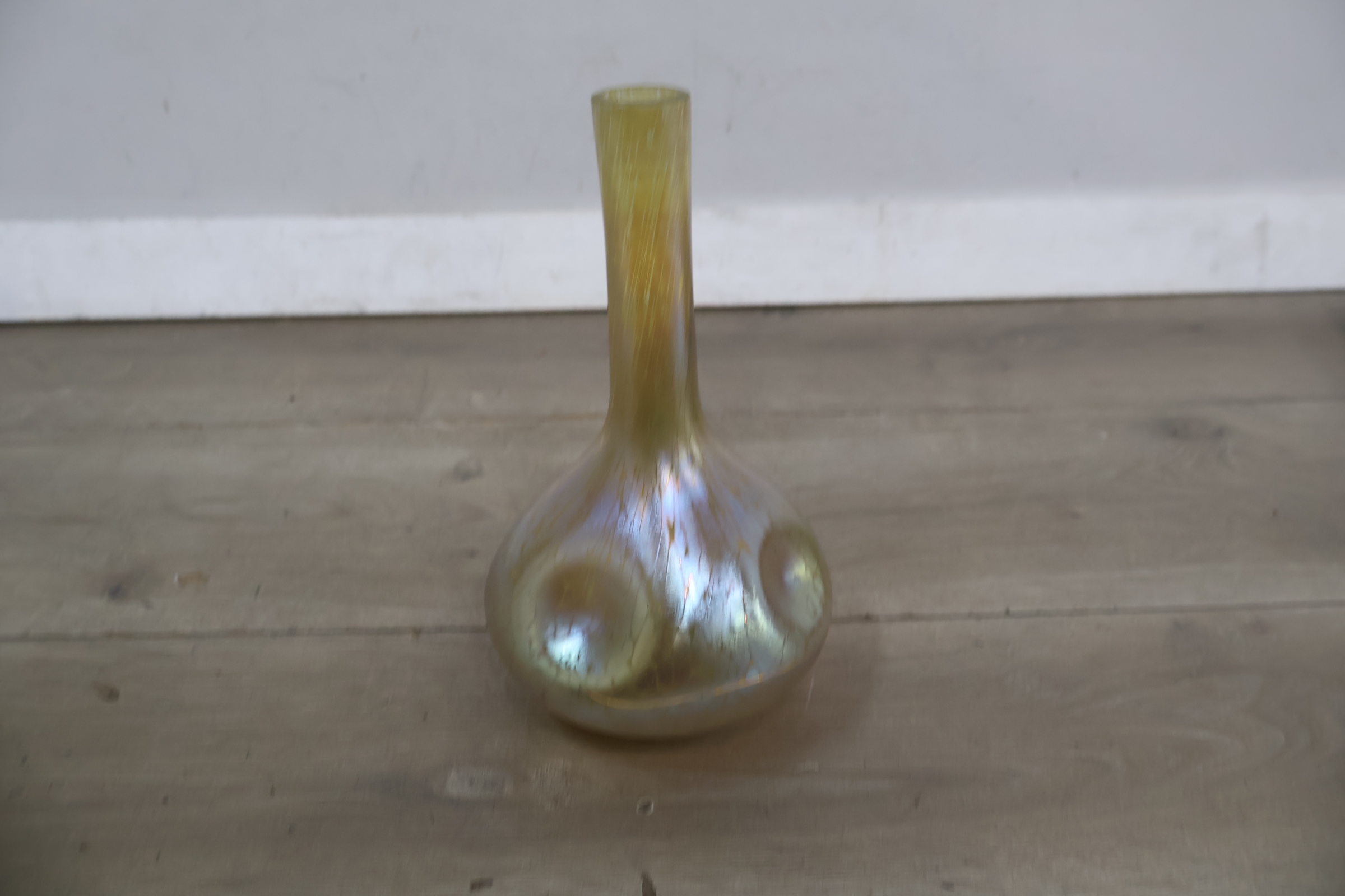 Iriserende decoratieve vaas – foto 11 – kavel bij GSD Auctions, Zoeterwoude
