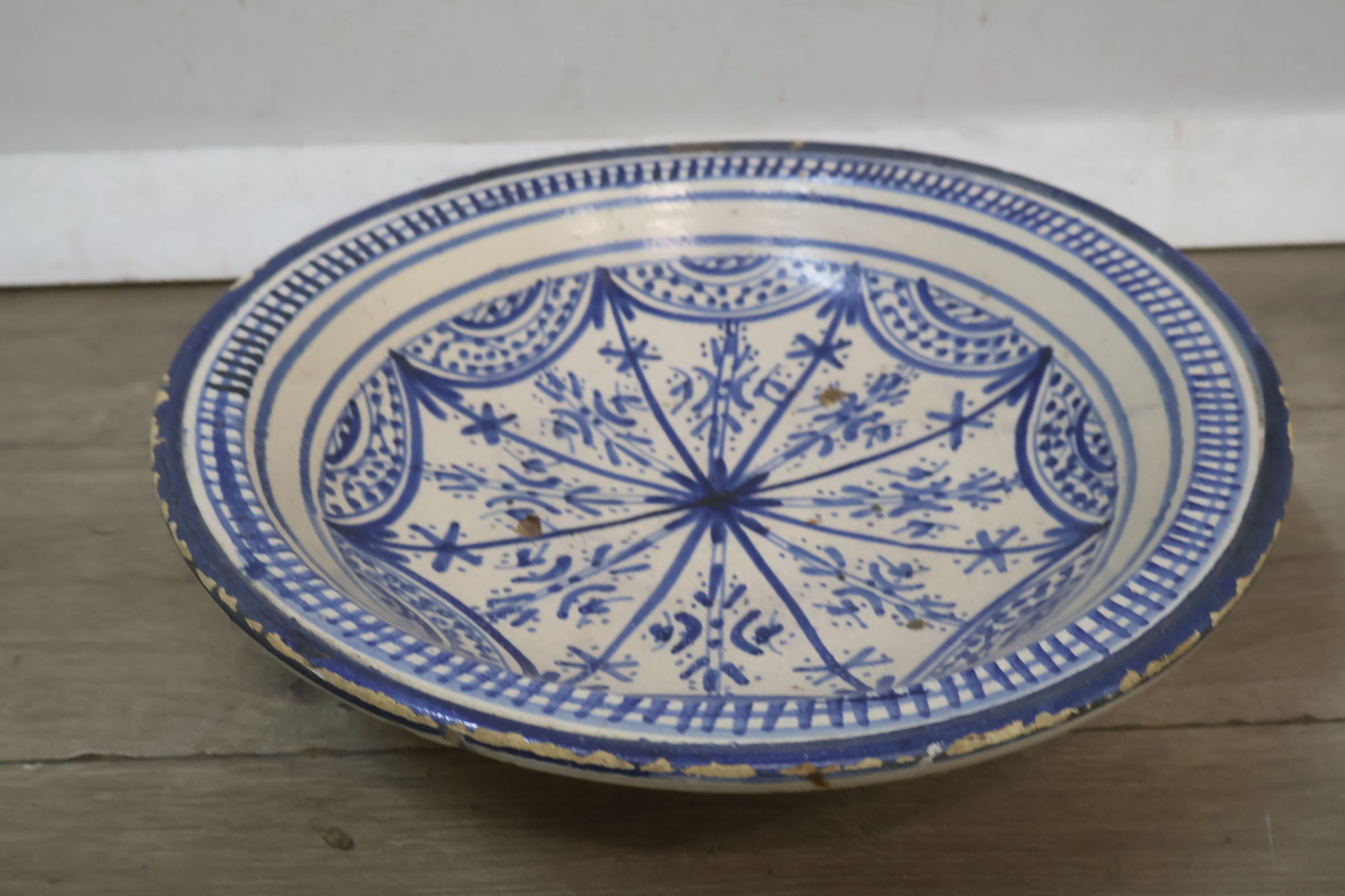 Decoratieve blauw-witte keramische schaal – foto 3 – kavel bij GSD Auctions, Zoeterwoude