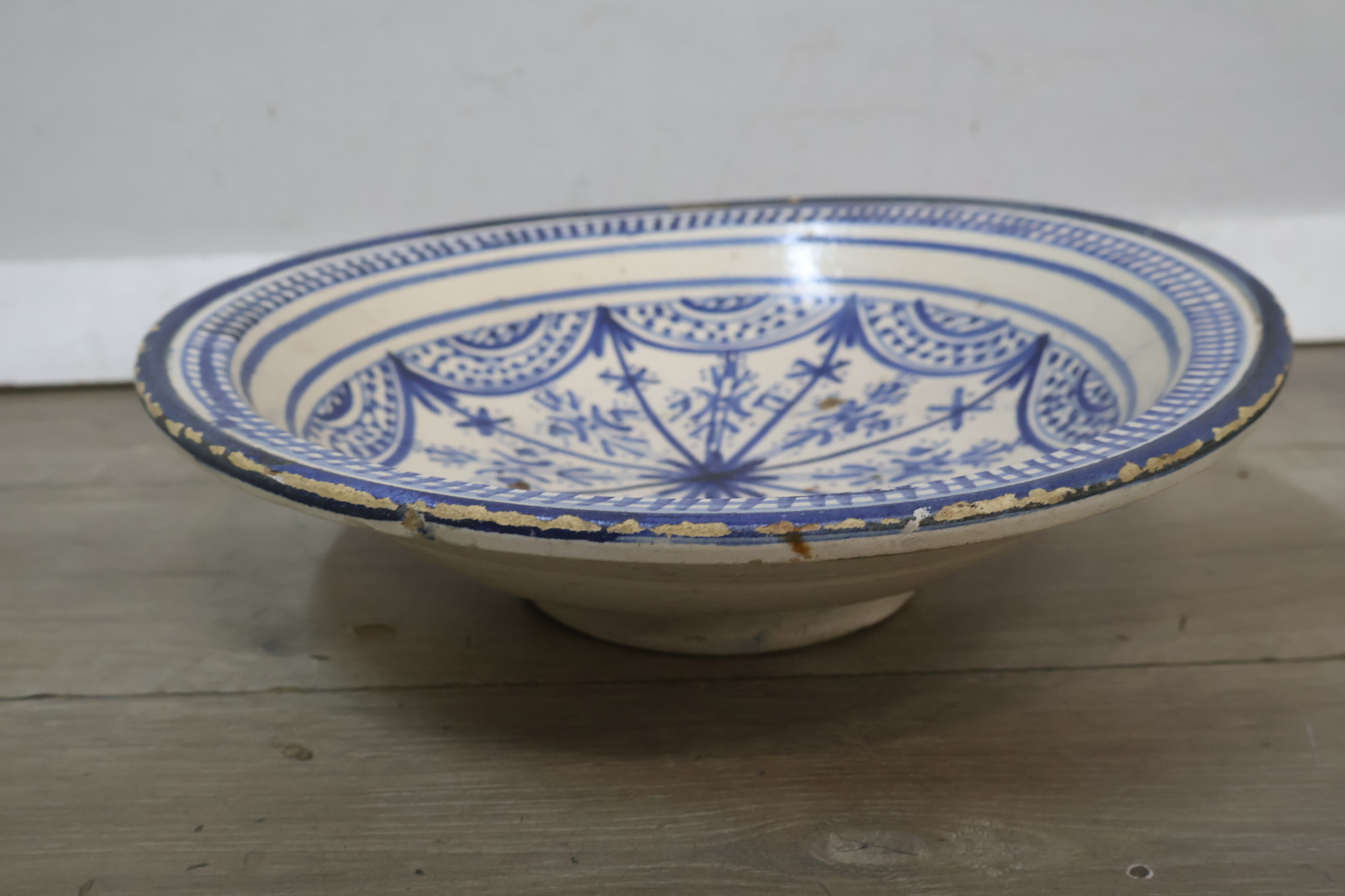 Decoratieve blauw-witte keramische schaal – foto 4 – kavel bij GSD Auctions, Zoeterwoude