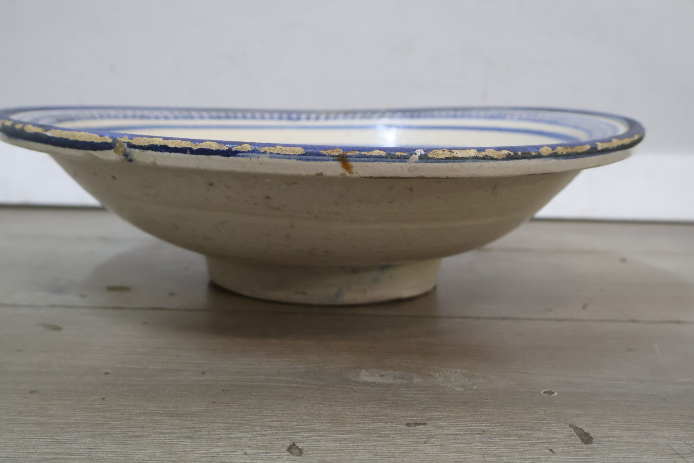 Decoratieve blauw-witte keramische schaal – foto 5 – kavel bij GSD Auctions, Zoeterwoude