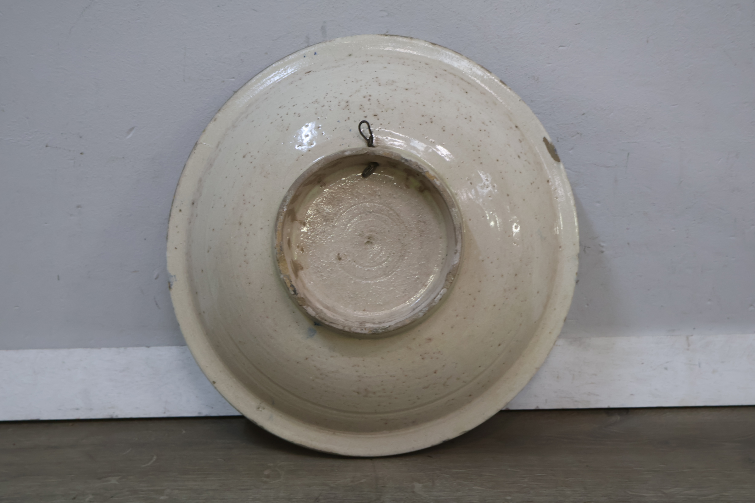 Decoratieve blauw-witte keramische schaal – foto 12 – kavel bij GSD Auctions, Zoeterwoude