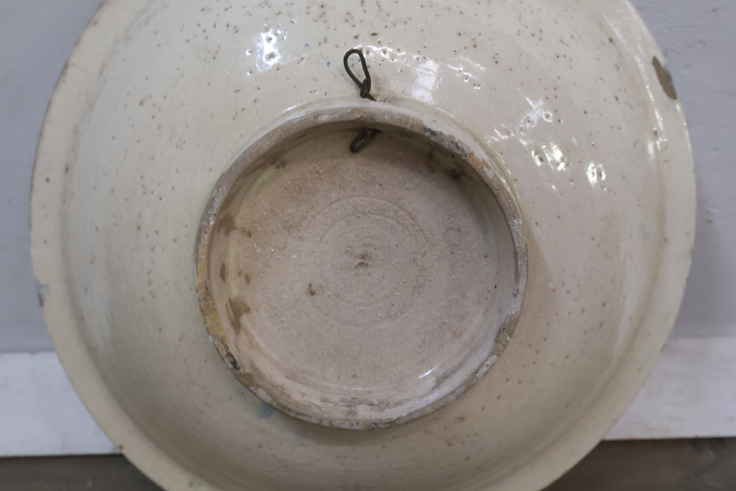 Decoratieve blauw-witte keramische schaal – foto 13 – kavel bij GSD Auctions, Zoeterwoude