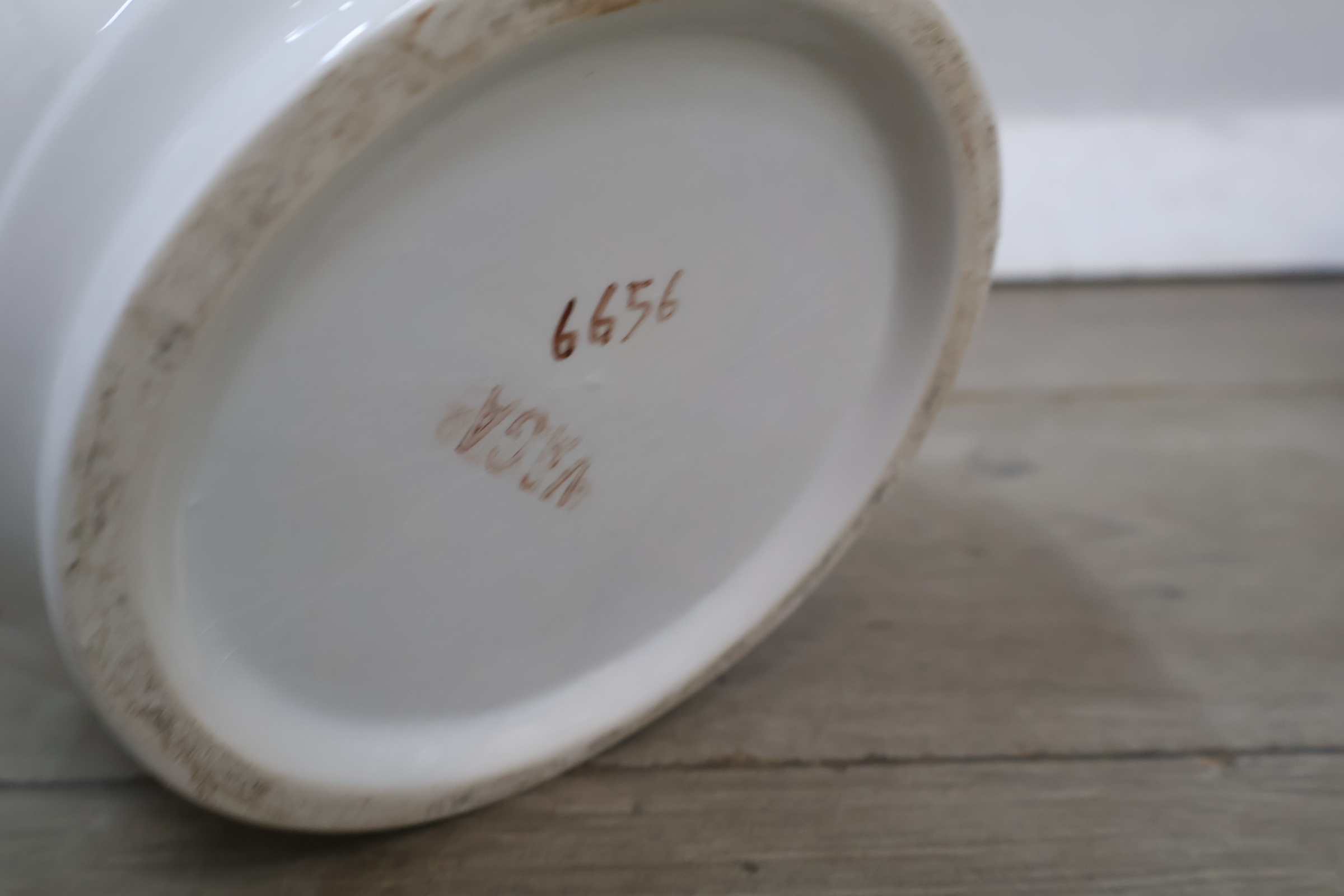 Set van 4 keramische bloempotten met bloemmotief – foto 16 – kavel bij GSD Auctions, Zoeterwoude