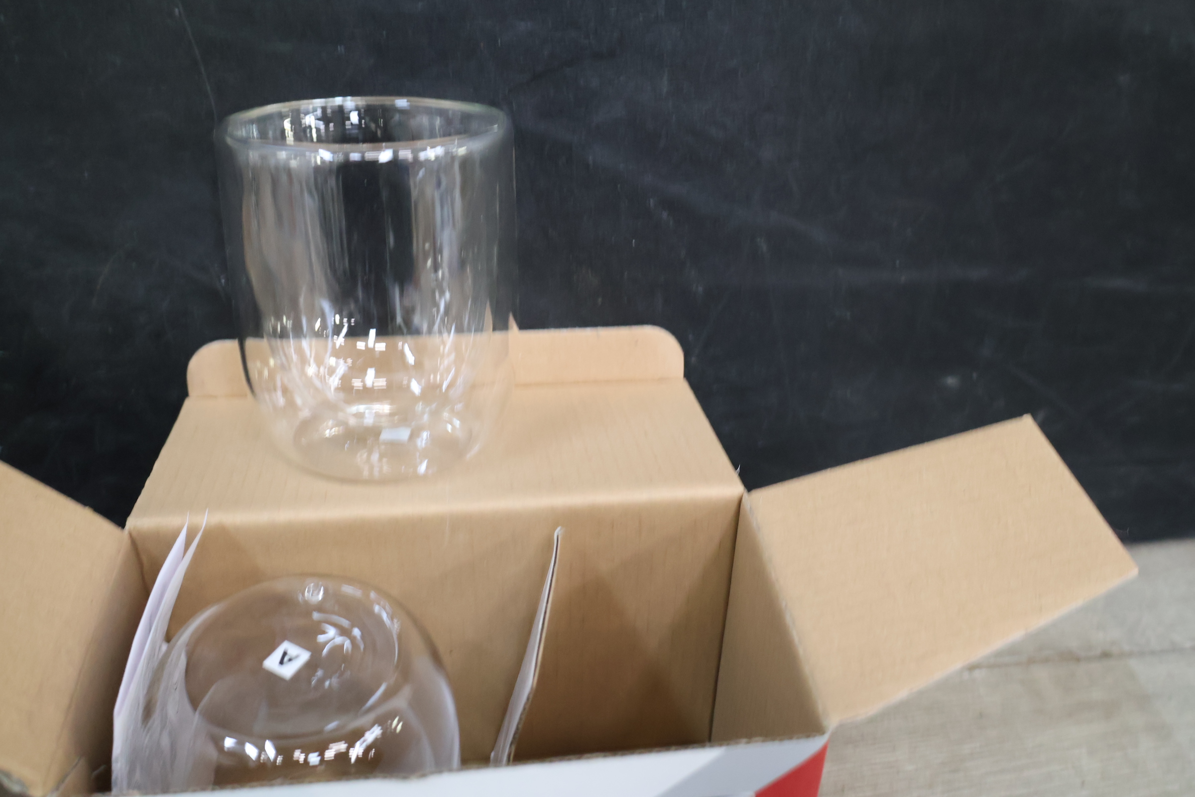 Set van 4 dubbelwandige koffieglaasjes 260ml – foto 6 – kavel bij GSD Auctions, Zoeterwoude
