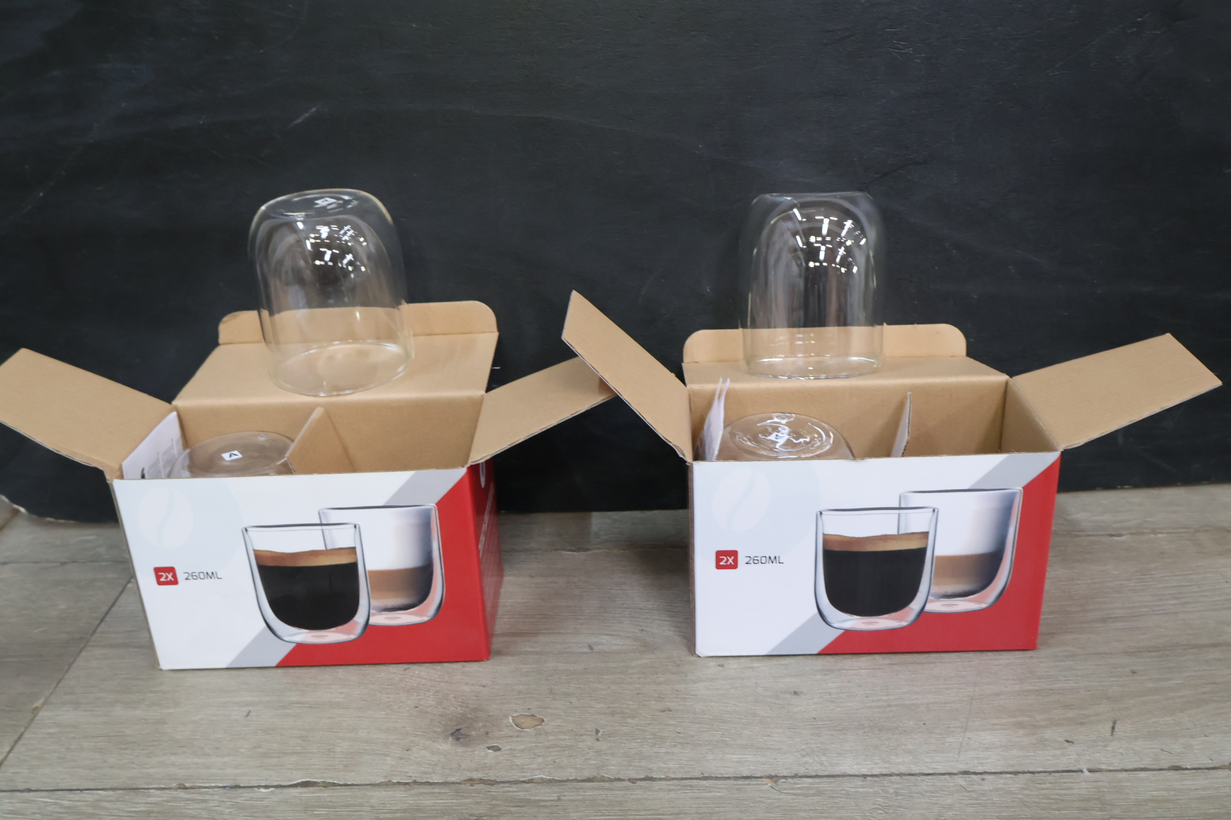 Set van 4 dubbelwandige koffieglaasjes 260ml – foto 9 – kavel bij GSD Auctions, Zoeterwoude