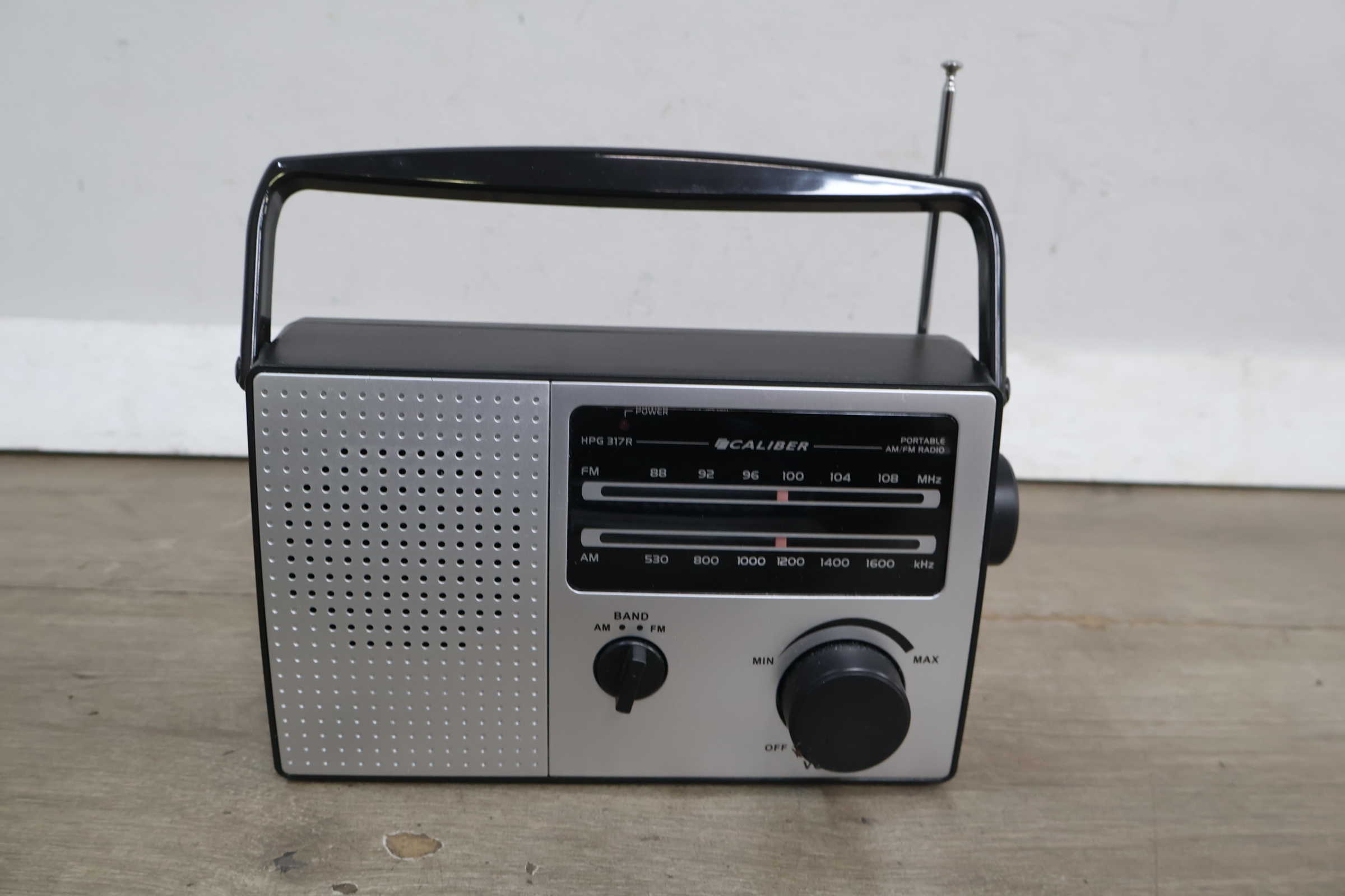 Caliber radio – foto 3 – kavel bij GSD Auctions, Zoeterwoude