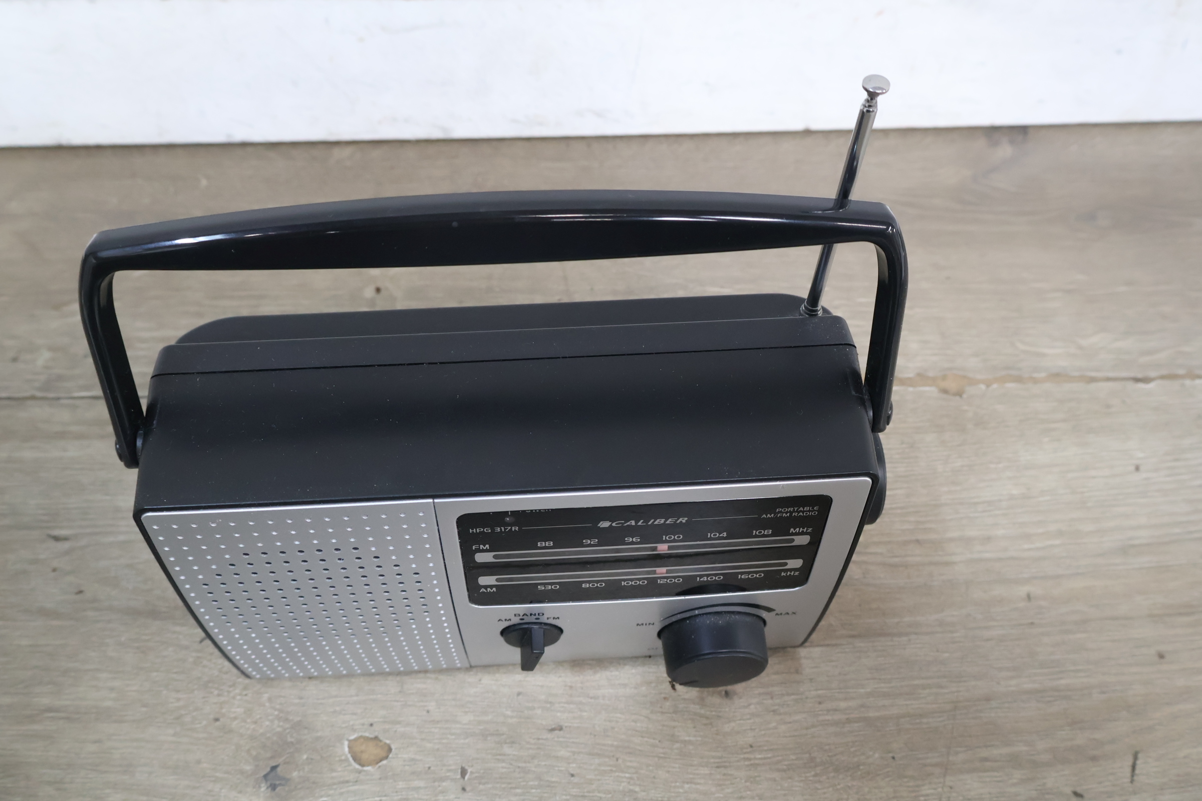 Caliber radio – foto 5 – kavel bij GSD Auctions, Zoeterwoude