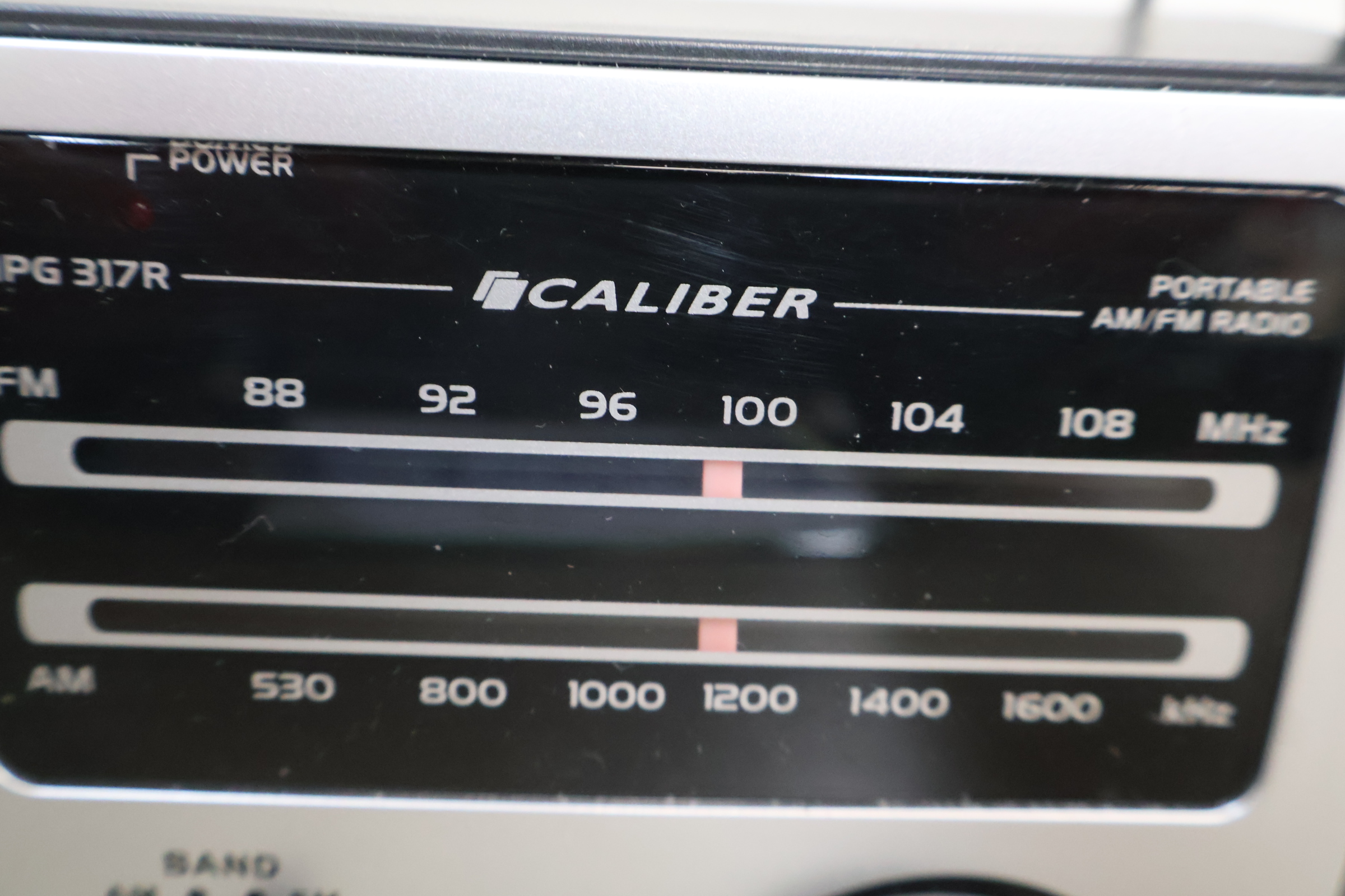 Caliber radio – foto 7 – kavel bij GSD Auctions, Zoeterwoude