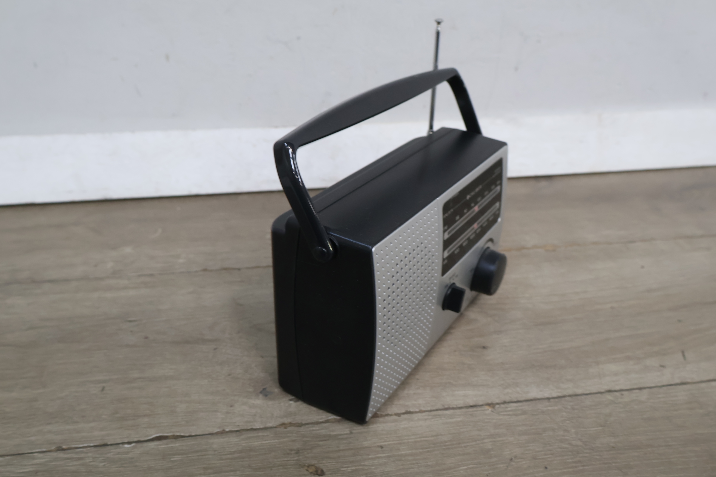 Caliber radio – foto 10 – kavel bij GSD Auctions, Zoeterwoude