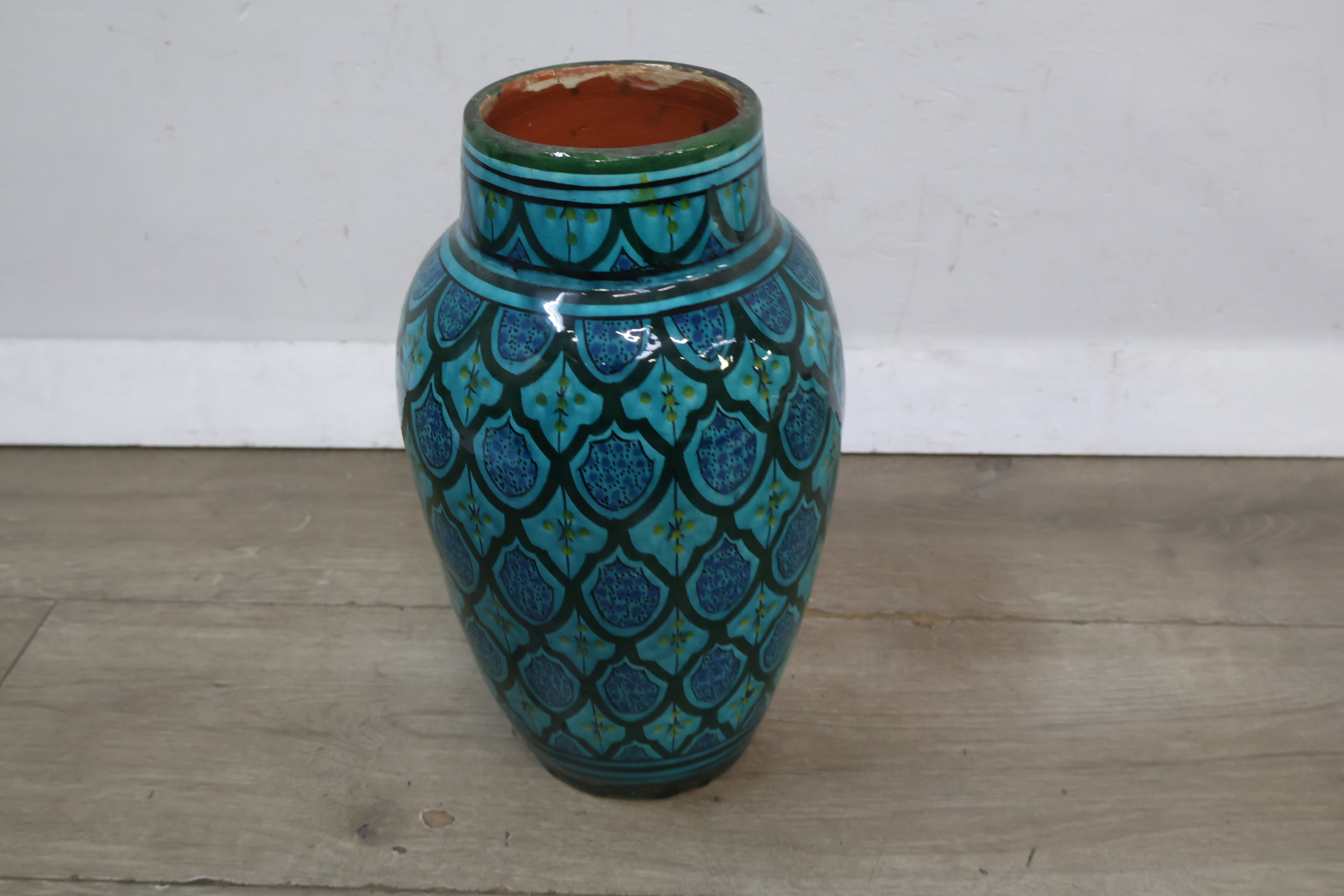 Blauwe decoratieve Safi vaas met patroon – foto 4 – kavel bij GSD Auctions, Zoeterwoude