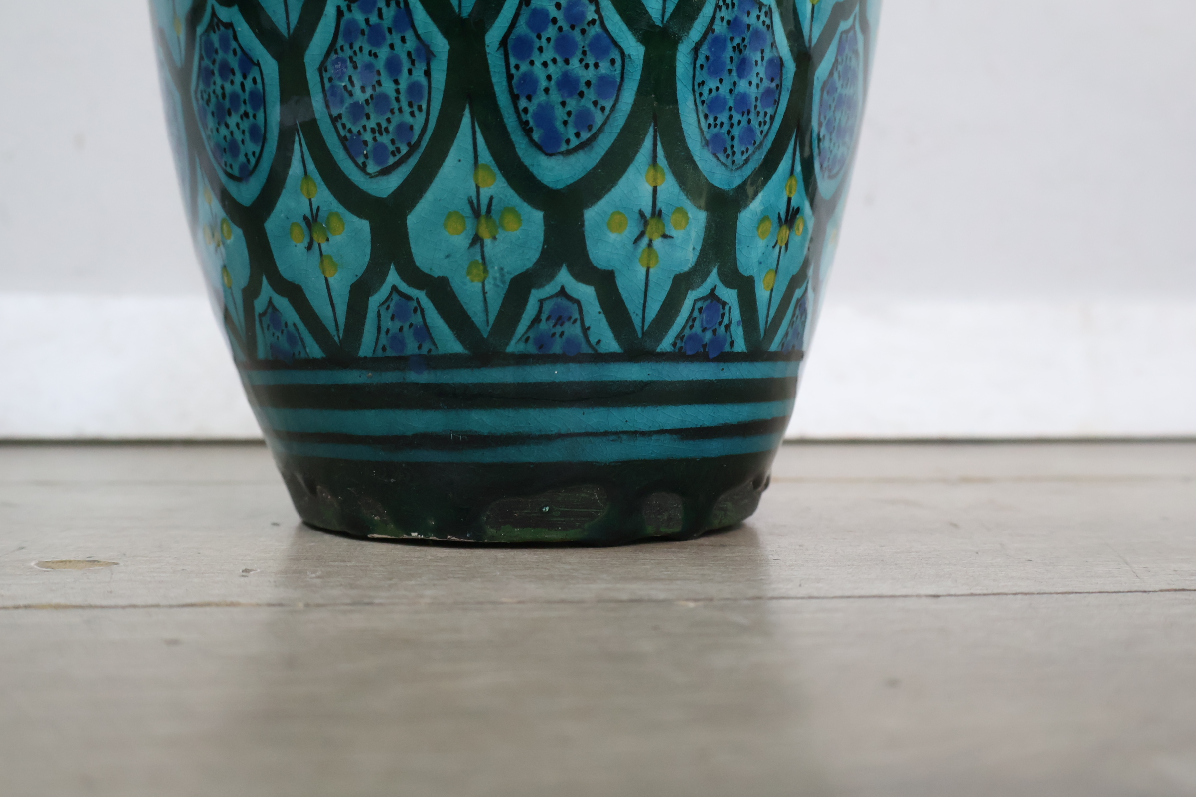 Blauwe decoratieve Safi vaas met patroon – foto 6 – kavel bij GSD Auctions, Zoeterwoude