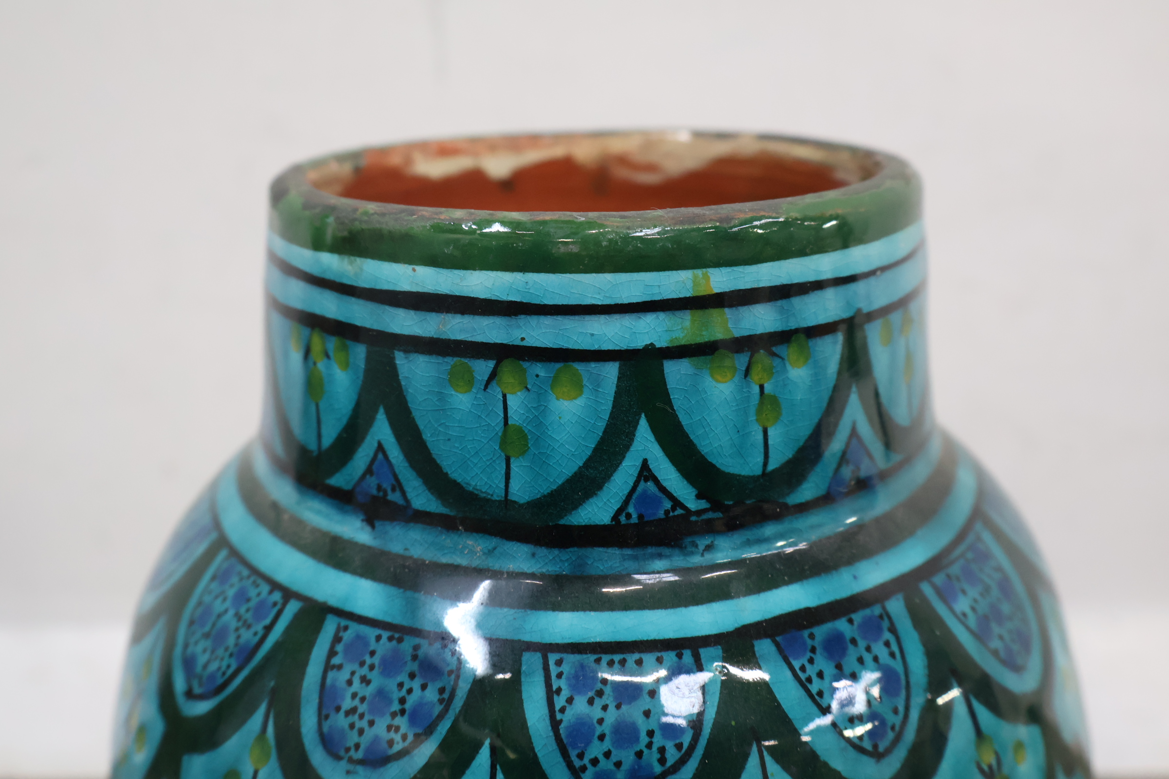 Blauwe decoratieve Safi vaas met patroon – foto 7 – kavel bij GSD Auctions, Zoeterwoude