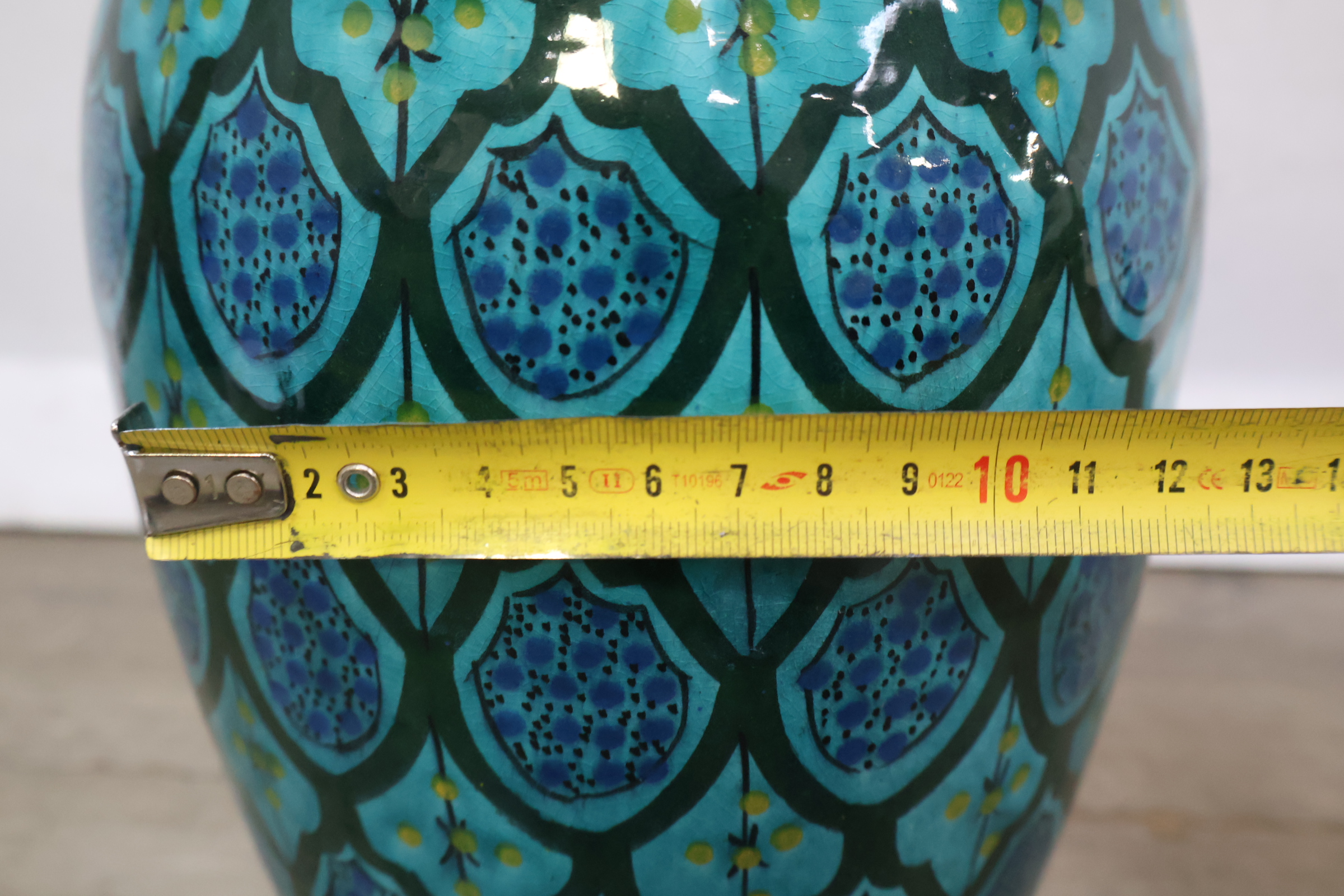 Blauwe decoratieve Safi vaas met patroon – foto 14 – kavel bij GSD Auctions, Zoeterwoude
