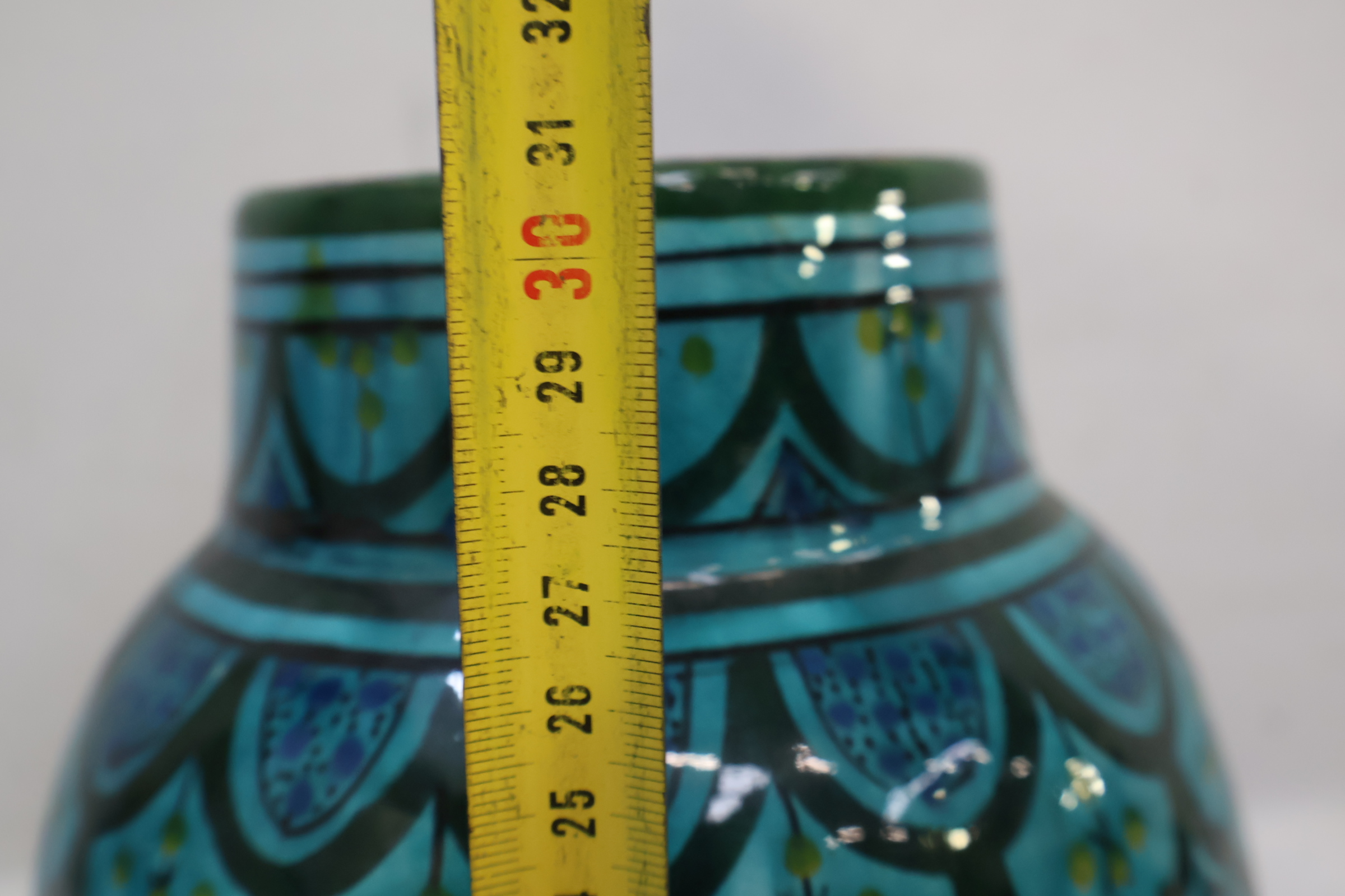 Blauwe decoratieve Safi vaas met patroon – foto 15 – kavel bij GSD Auctions, Zoeterwoude