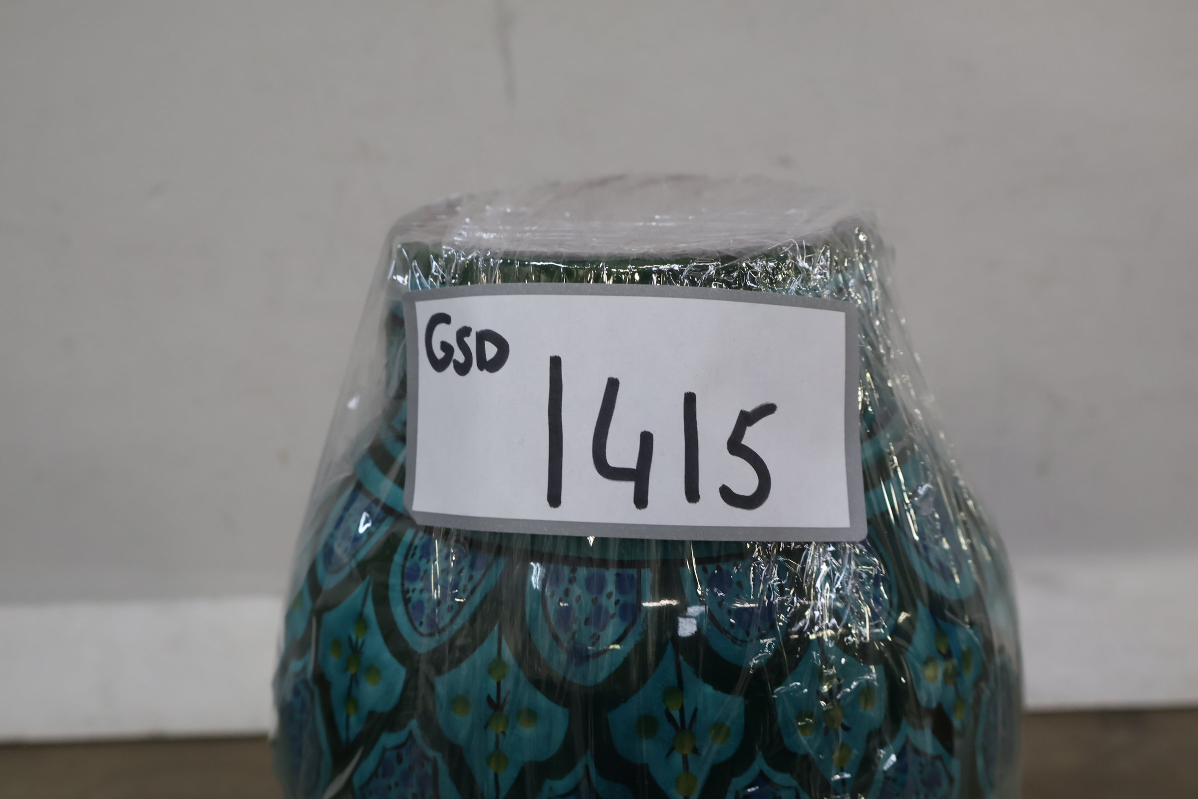Blauwe decoratieve Safi vaas met patroon – foto 16 – kavel bij GSD Auctions, Zoeterwoude