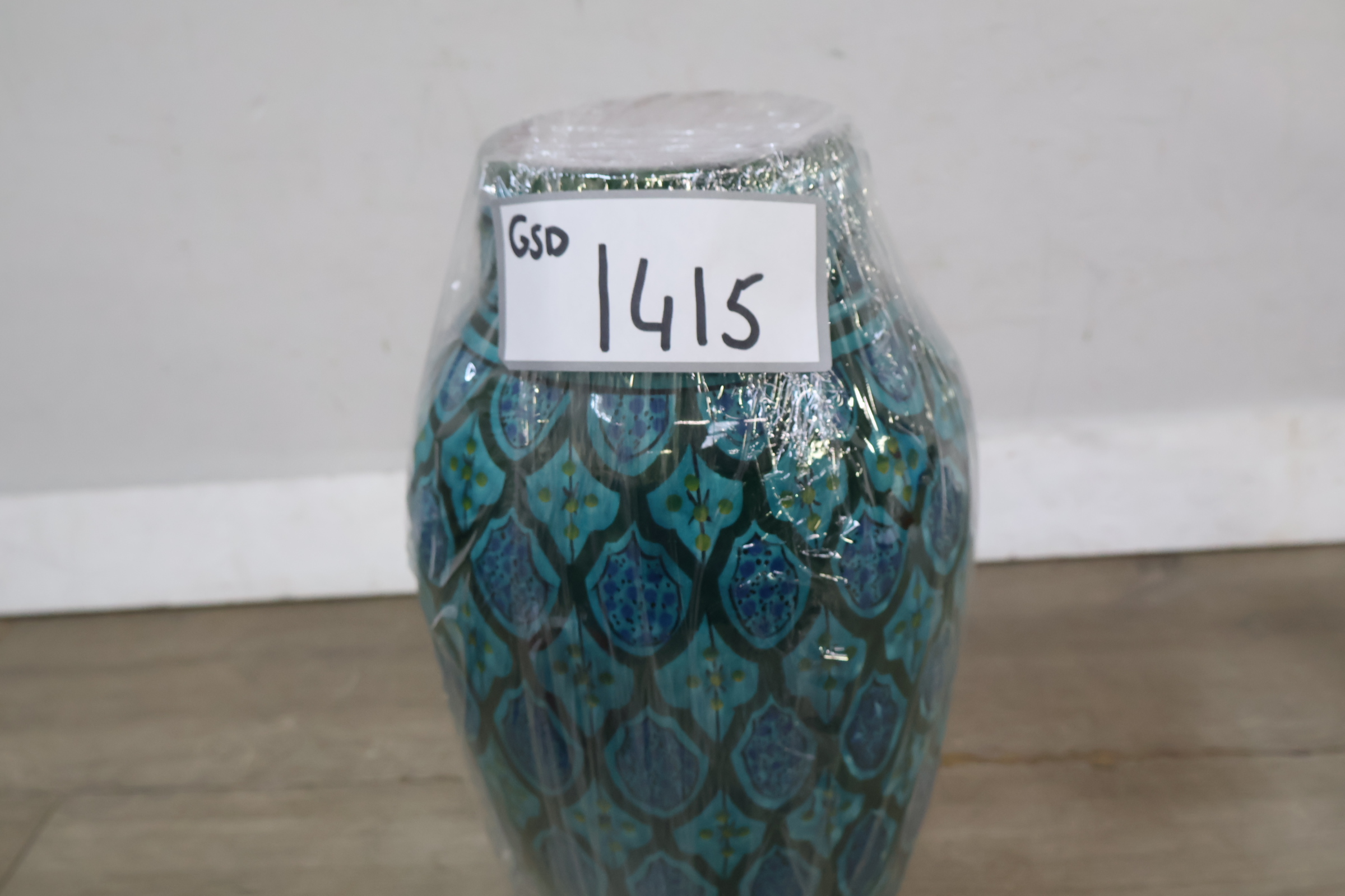 Blauwe decoratieve Safi vaas met patroon – foto 17 – kavel bij GSD Auctions, Zoeterwoude