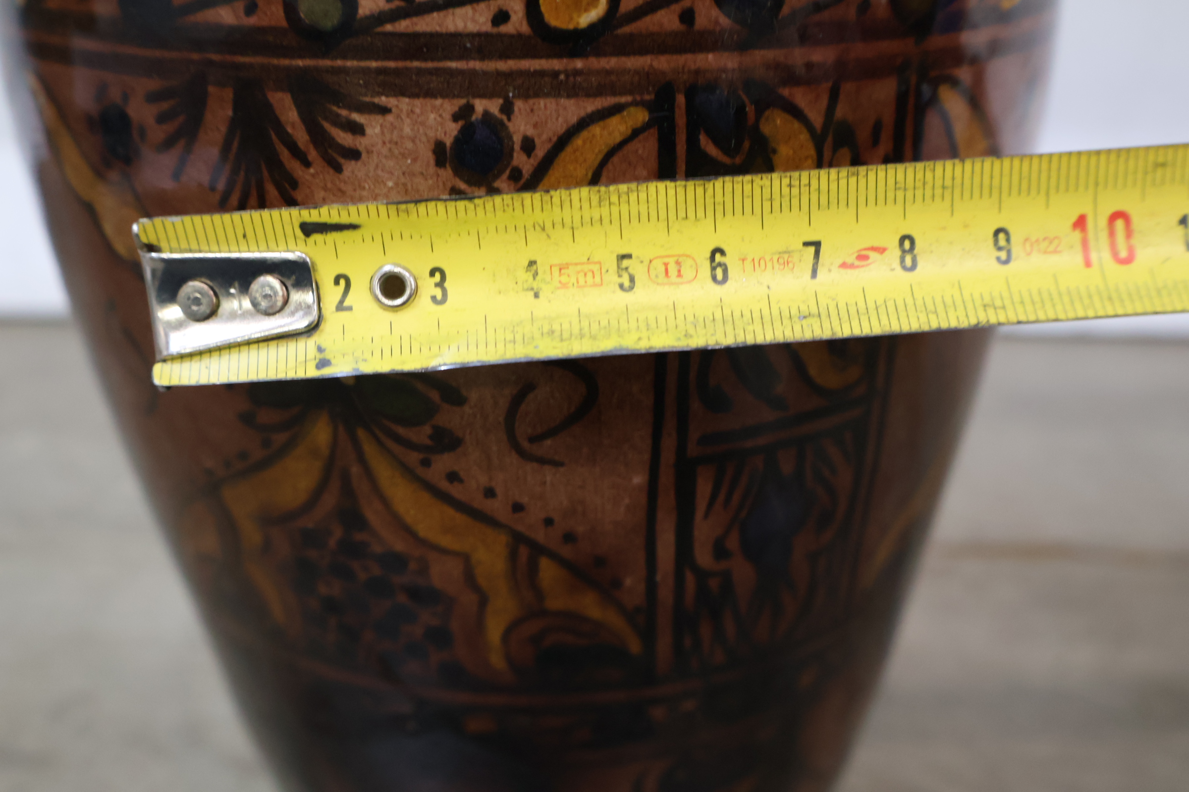 Keramische decoratieve vaas met bruin en zwart motief – foto 15 – kavel bij GSD Auctions, Zoeterwoude